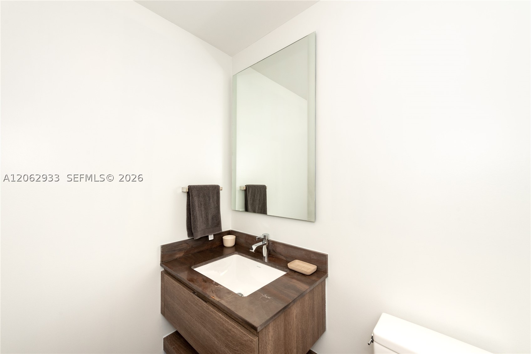 360 Ocean Dr #904S, Key Biscayne FL 33149