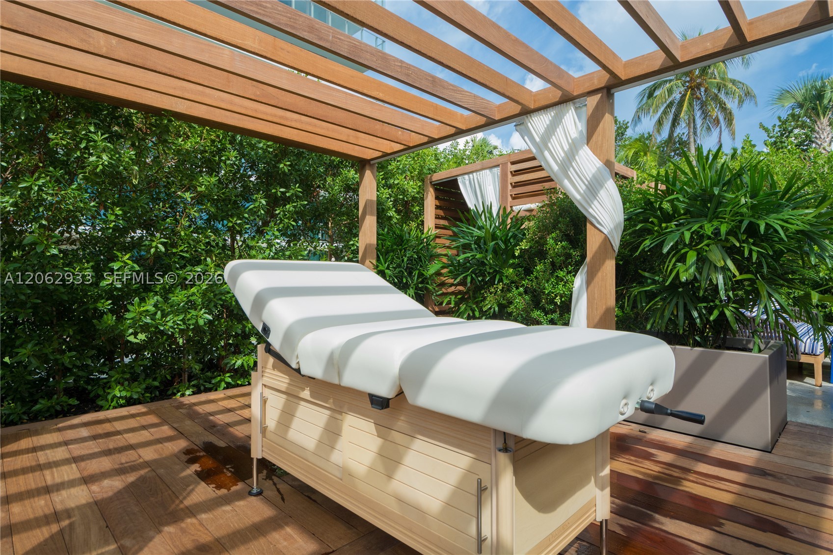 360 Ocean Dr #904S, Key Biscayne FL 33149
