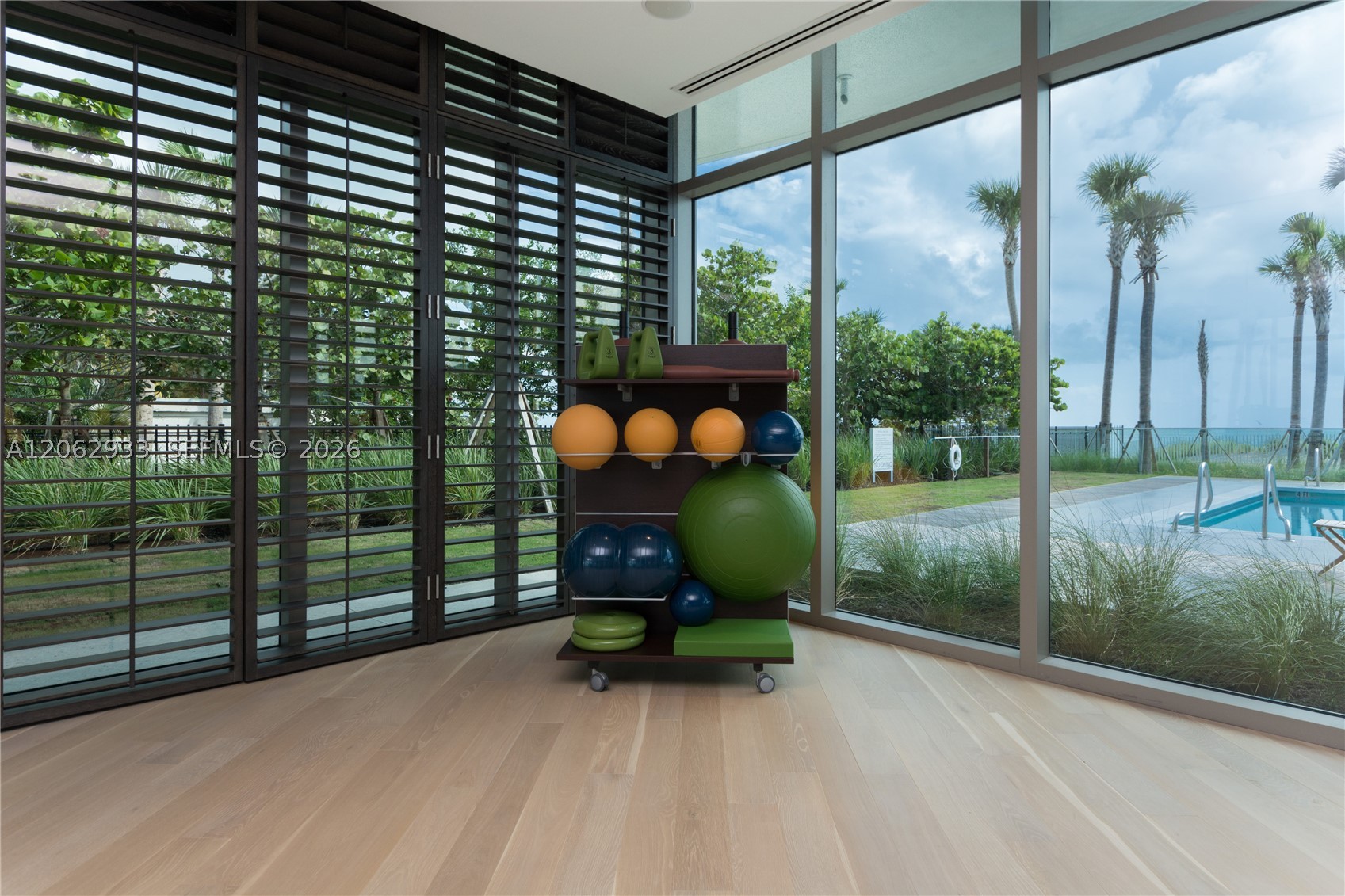 360 Ocean Dr #904S, Key Biscayne FL 33149