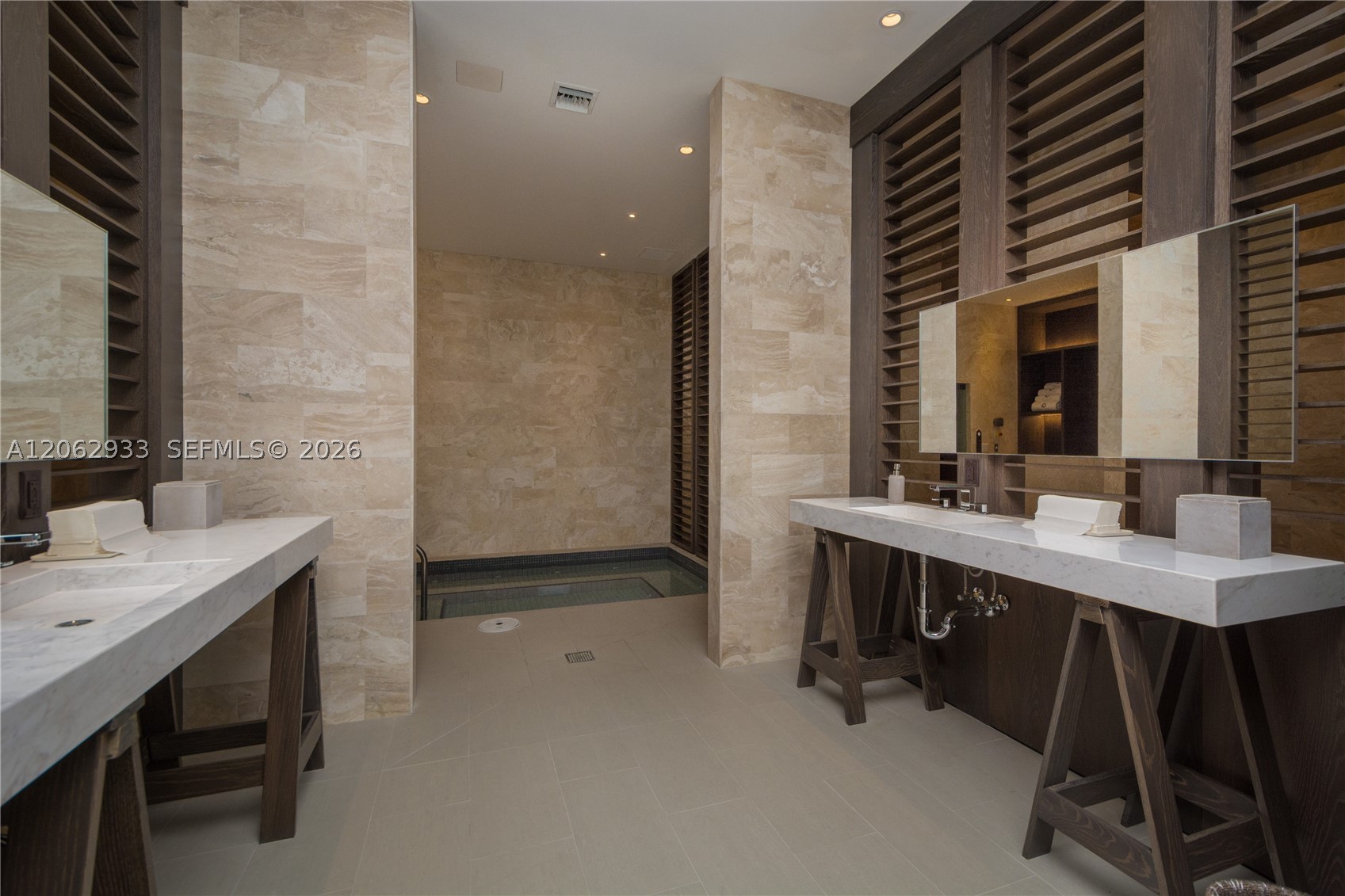 360 Ocean Dr #904S, Key Biscayne FL 33149