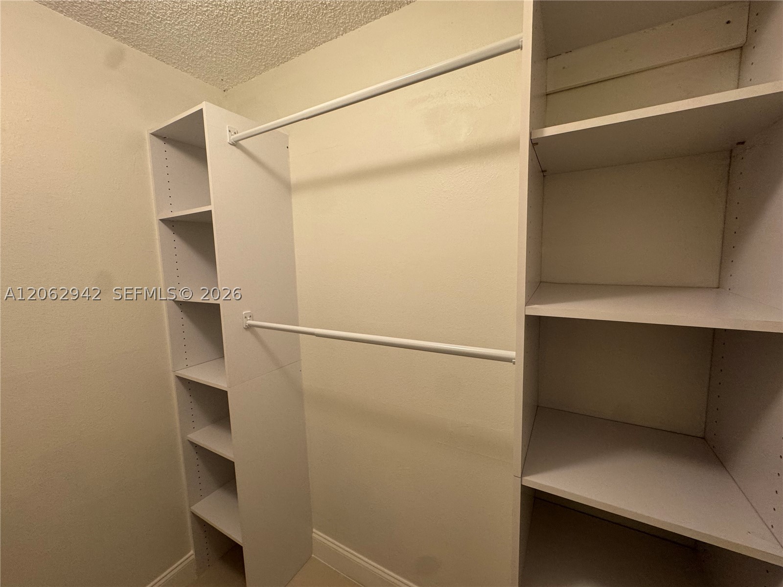 4000 NE 170th St #606, North Miami Beach FL 33160