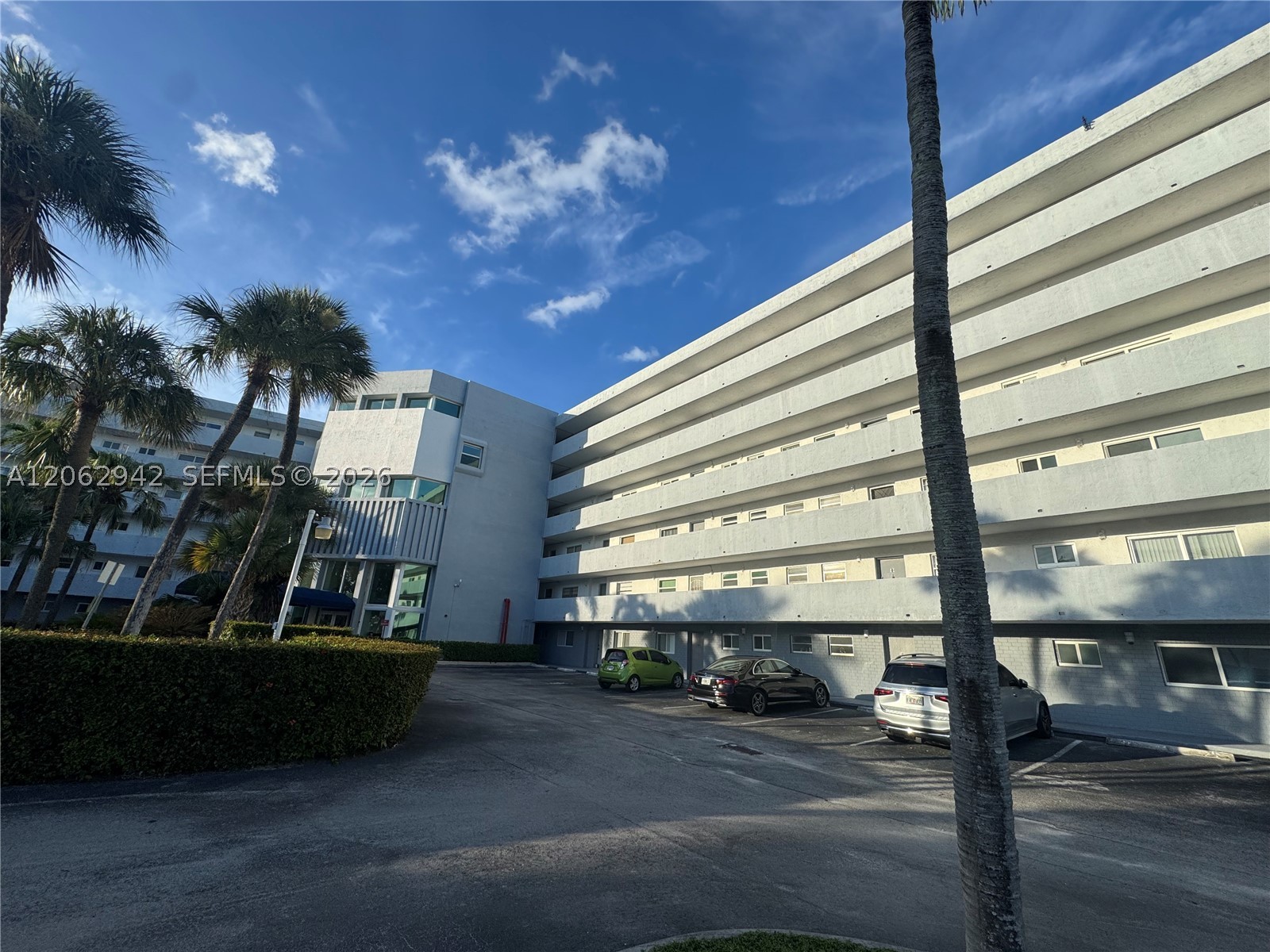 4000 NE 170th St #606, North Miami Beach FL 33160