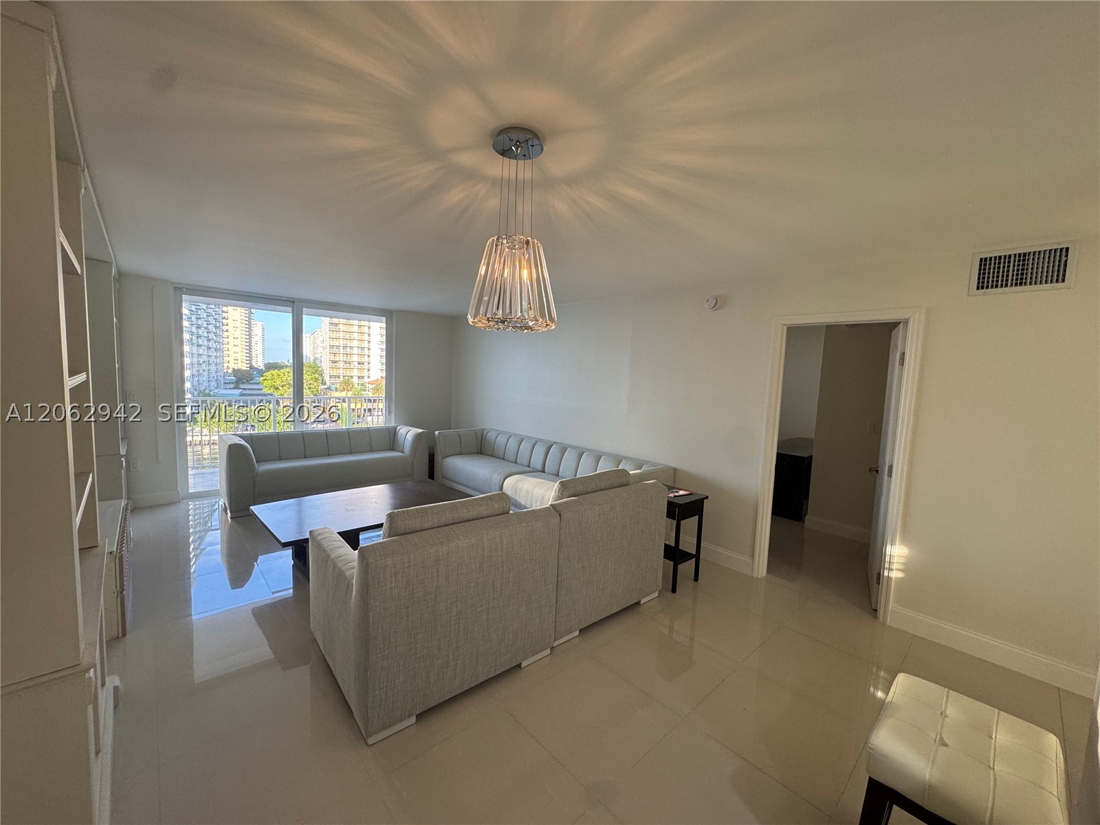 4000 NE 170th St #606, North Miami Beach FL 33160