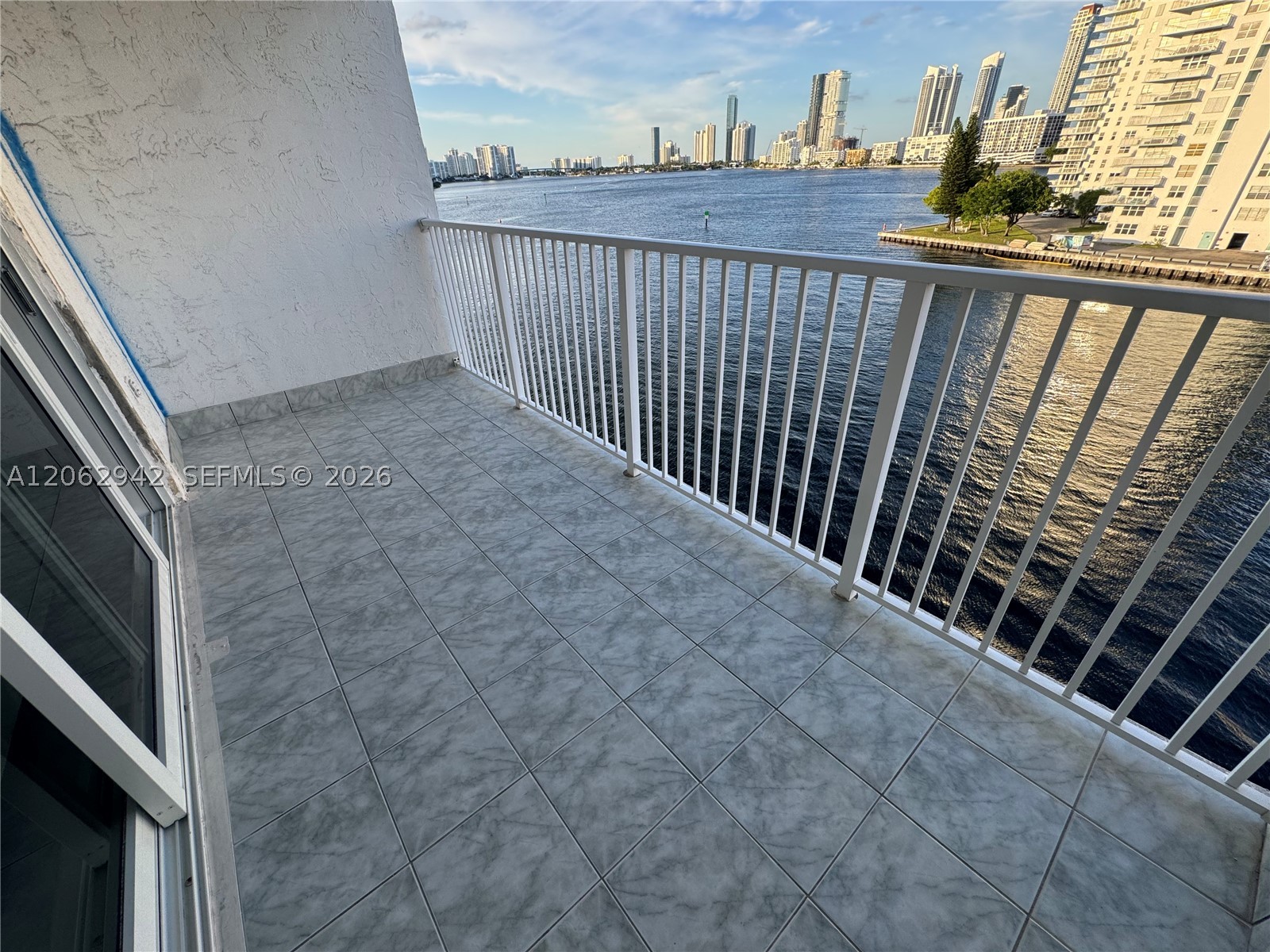4000 NE 170th St #606, North Miami Beach FL 33160