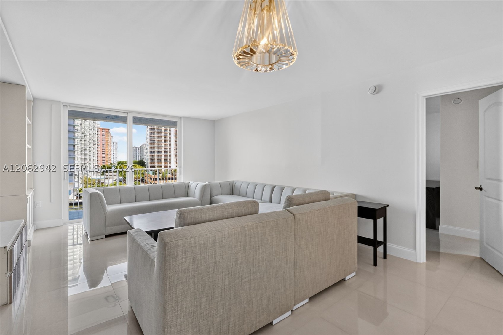 4000 NE 170th St #606, North Miami Beach FL 33160