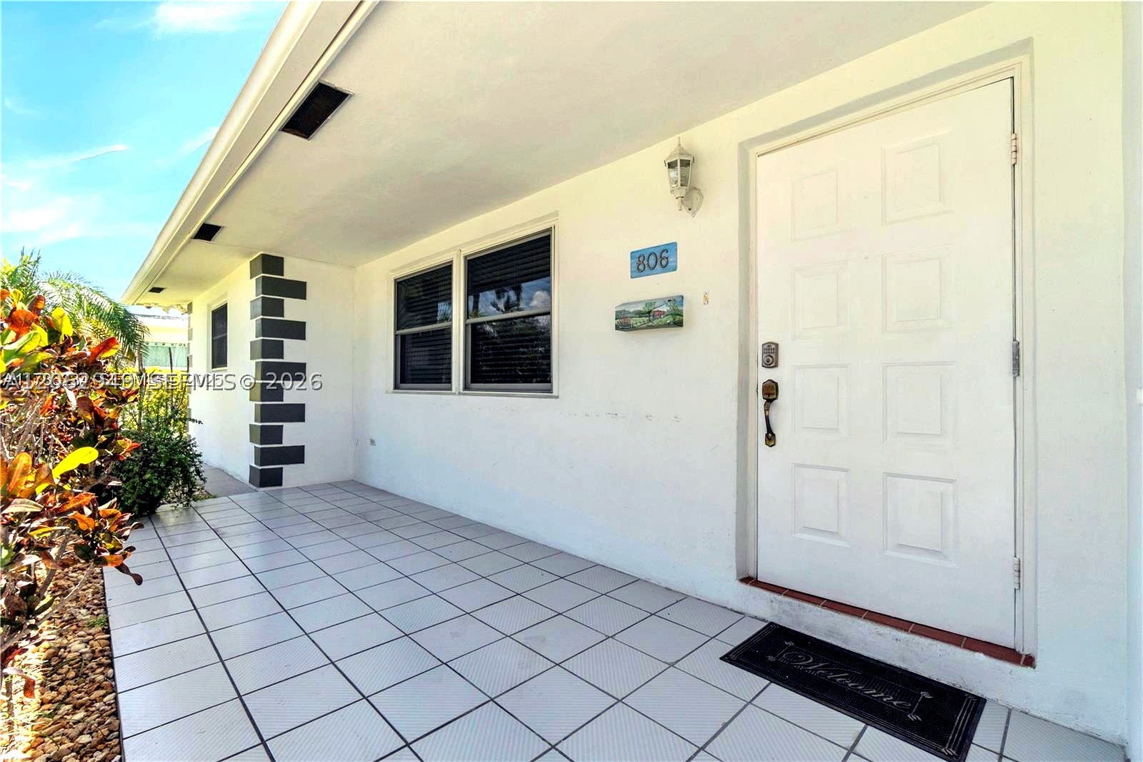 806 NE 4th St, Hallandale Beach FL 33009