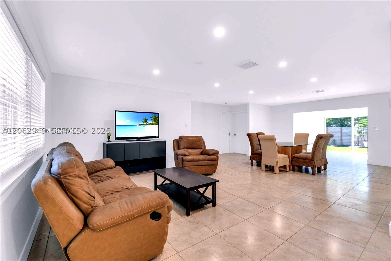 806 NE 4th St, Hallandale Beach FL 33009