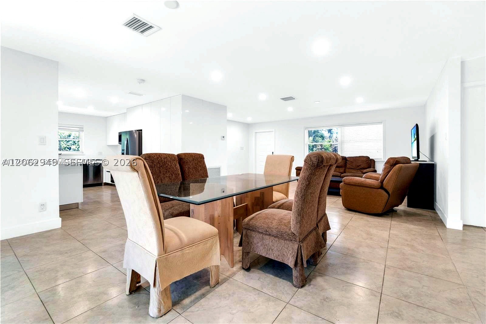 806 NE 4th St, Hallandale Beach FL 33009