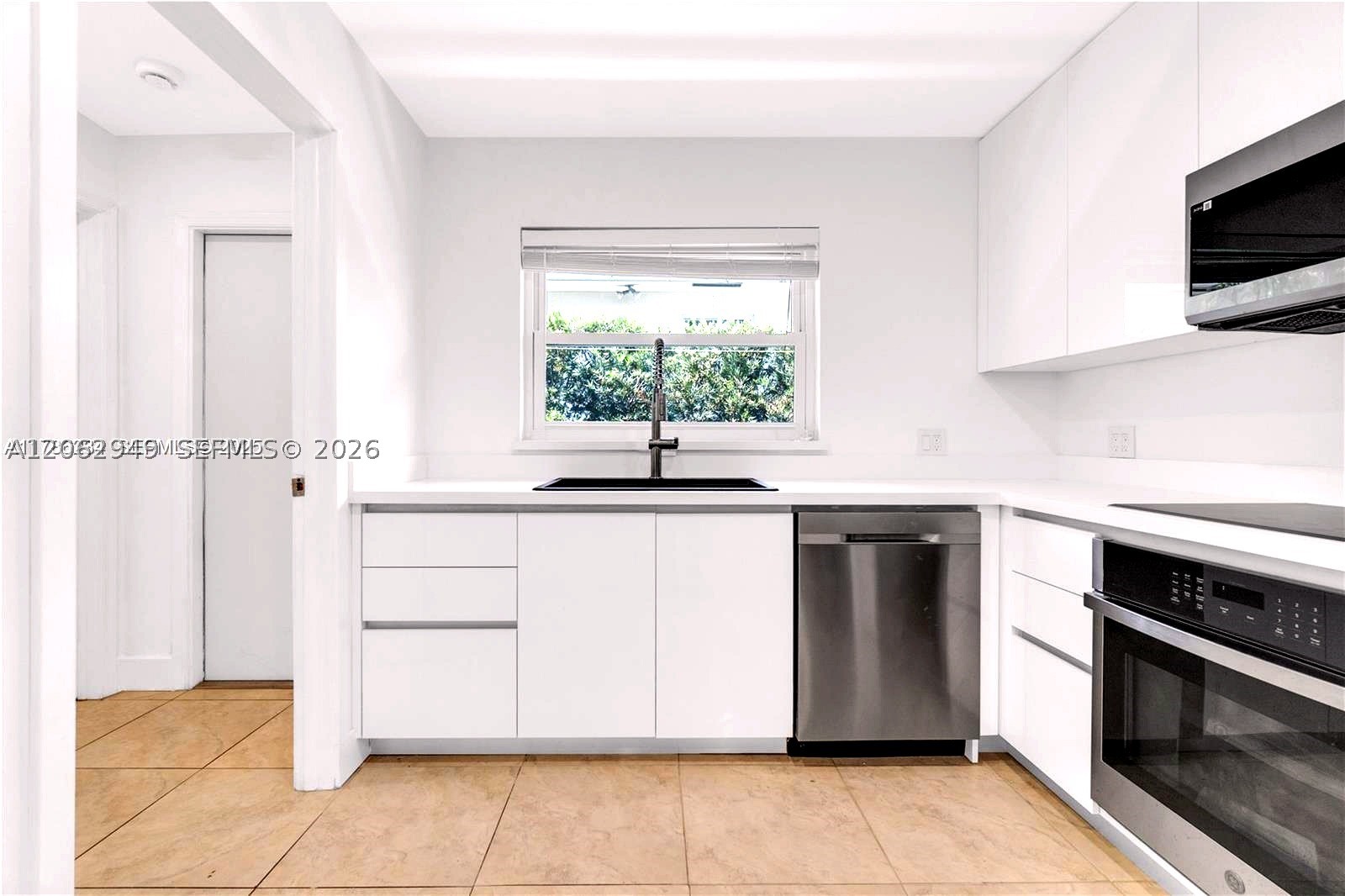 806 NE 4th St, Hallandale Beach FL 33009