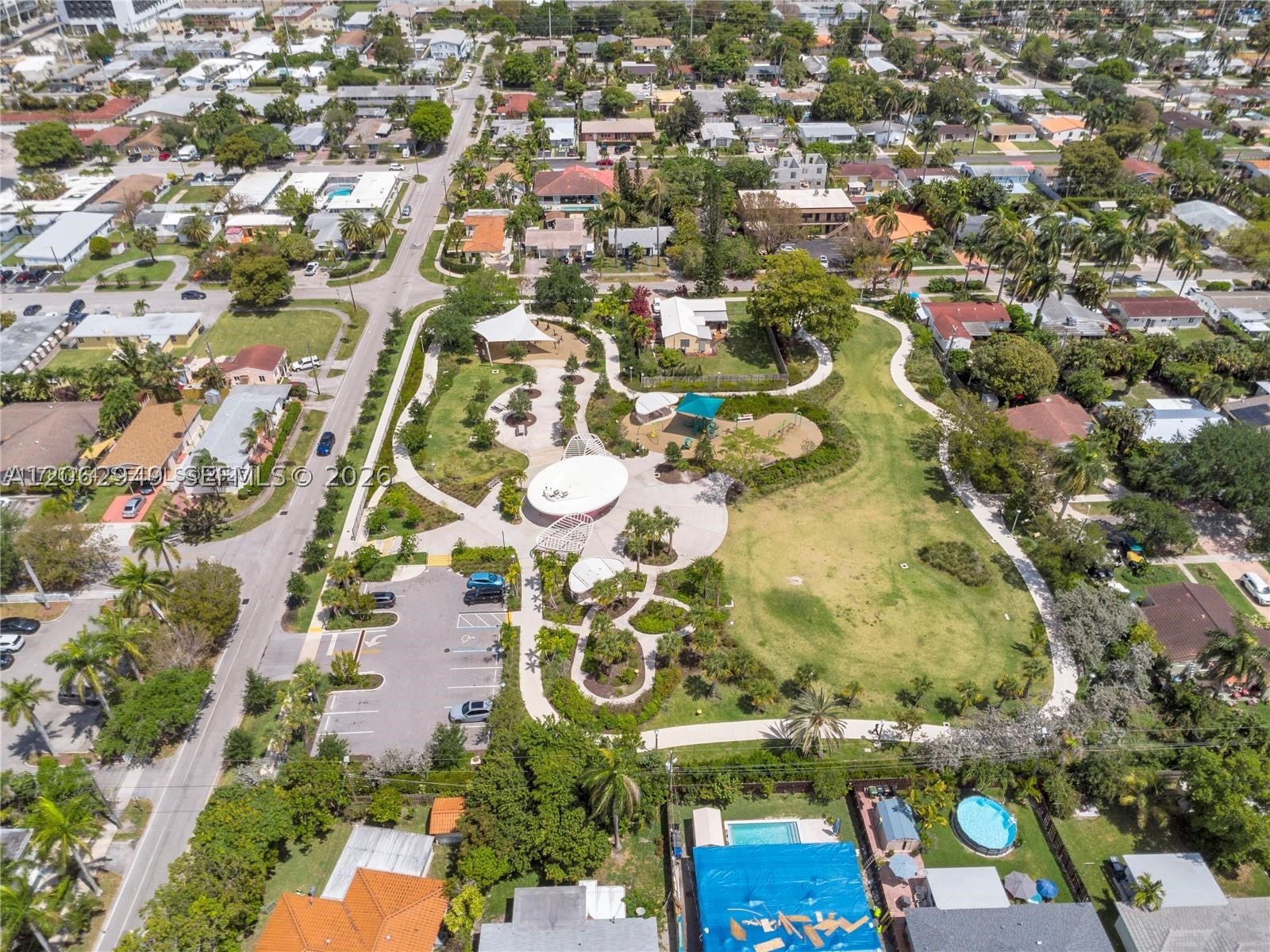 806 NE 4th St, Hallandale Beach FL 33009