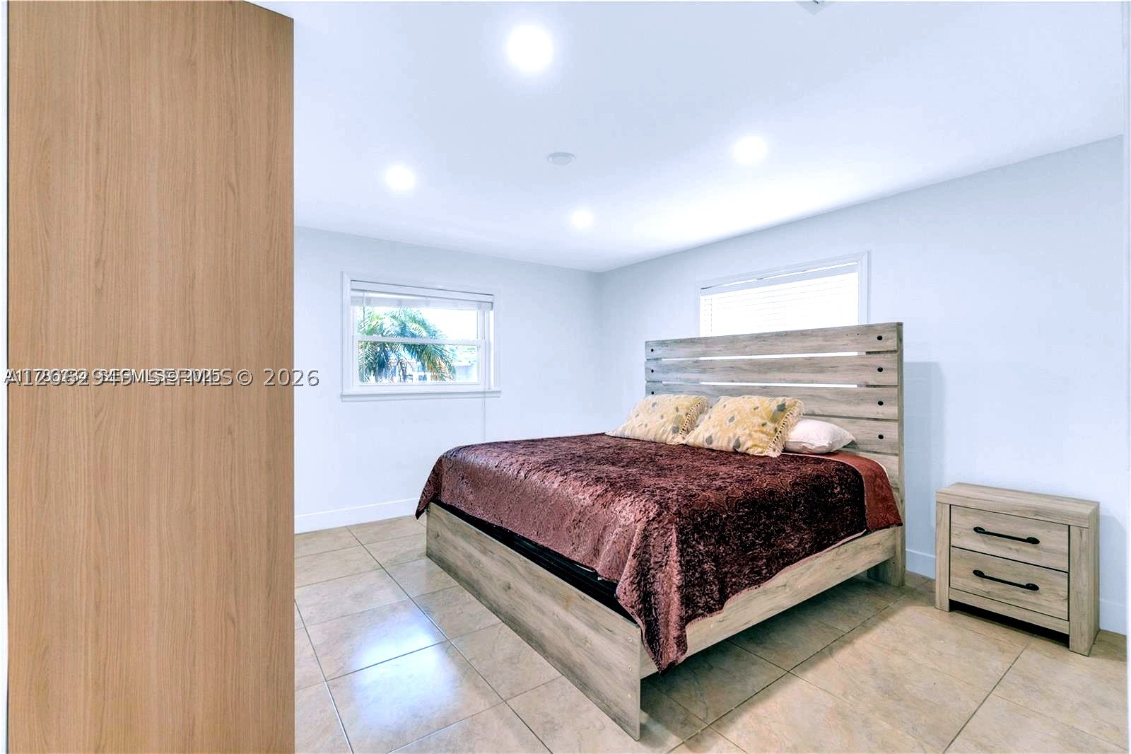 806 NE 4th St, Hallandale Beach FL 33009