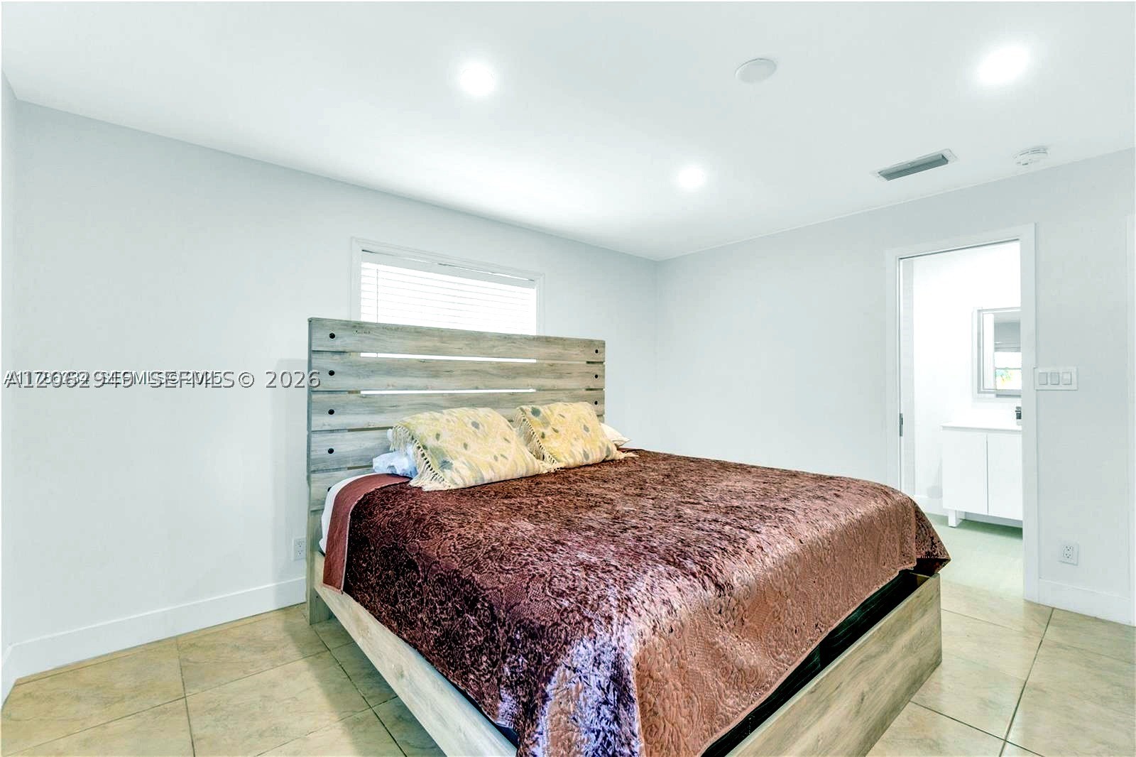 806 NE 4th St, Hallandale Beach FL 33009