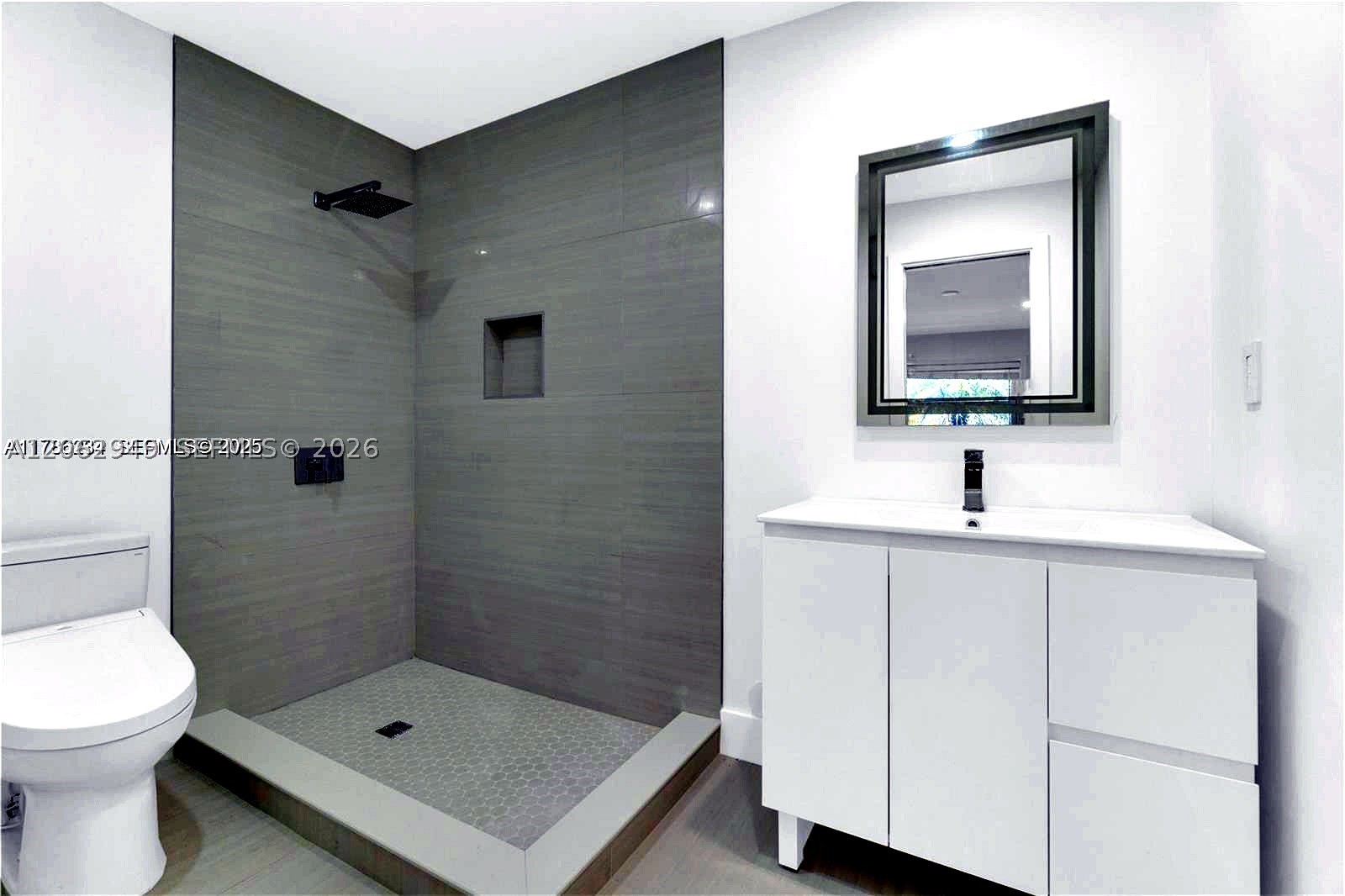 806 NE 4th St, Hallandale Beach FL 33009
