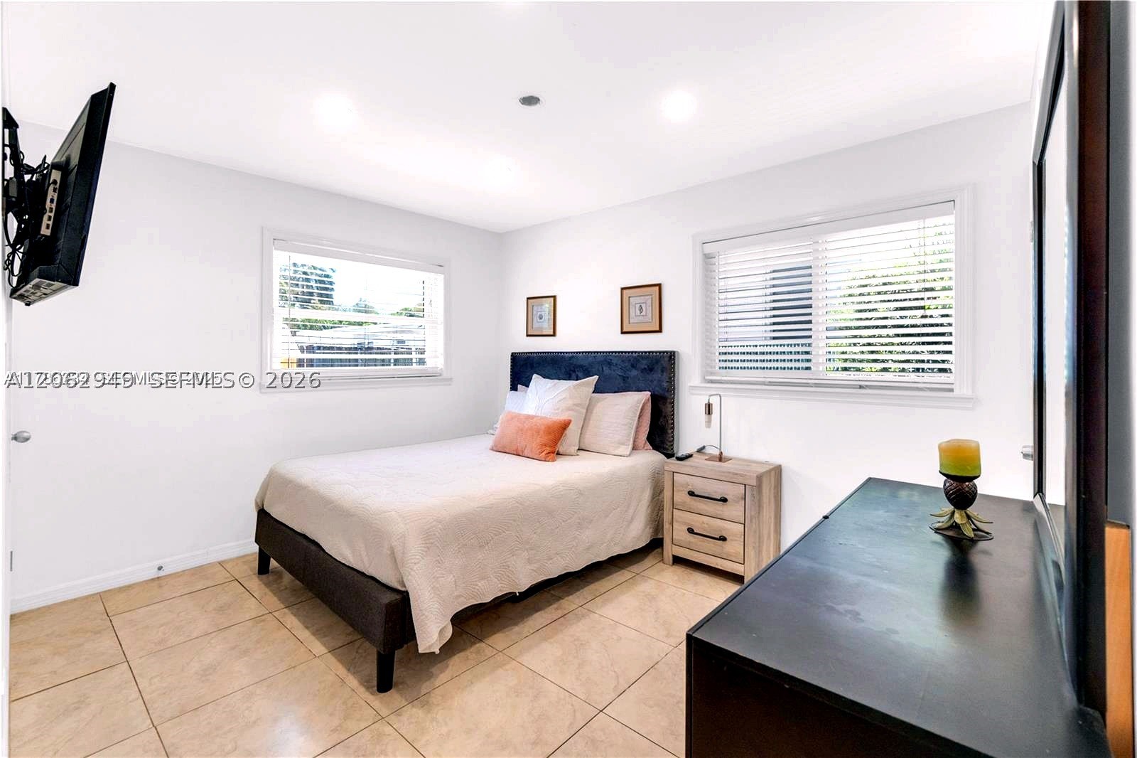 806 NE 4th St, Hallandale Beach FL 33009