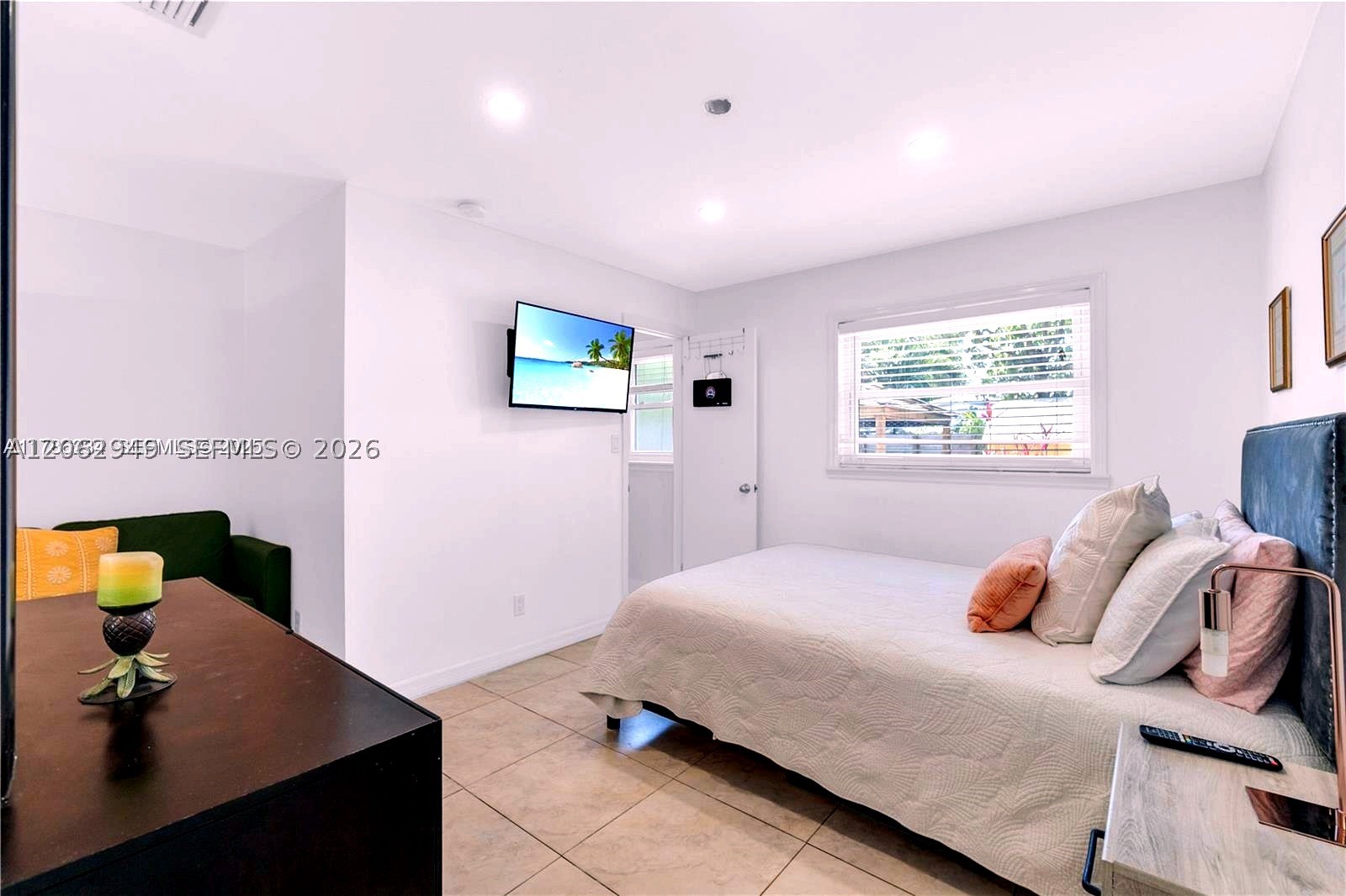806 NE 4th St, Hallandale Beach FL 33009