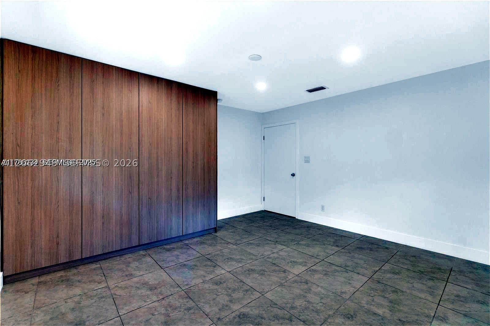 806 NE 4th St, Hallandale Beach FL 33009