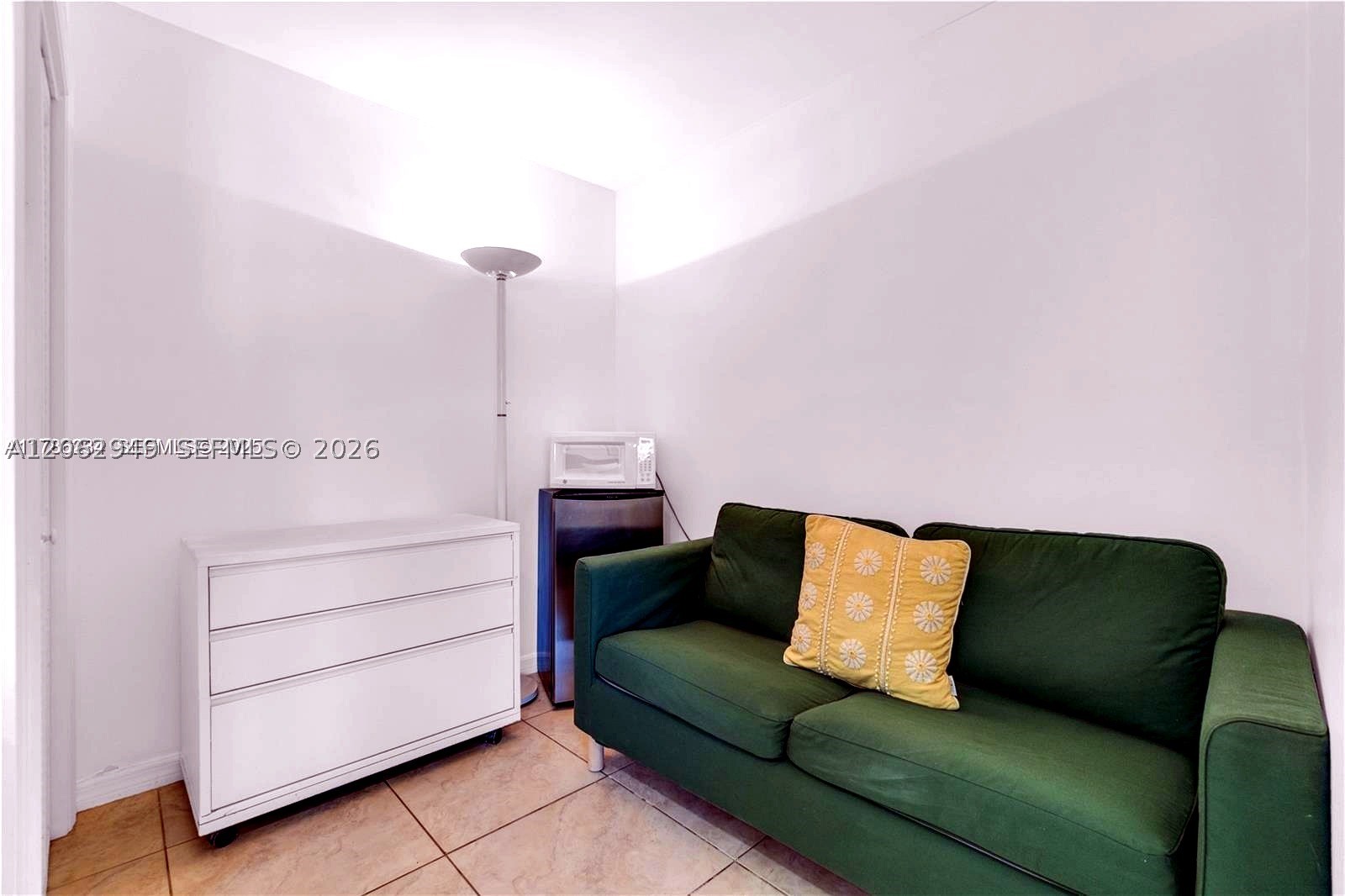 806 NE 4th St, Hallandale Beach FL 33009