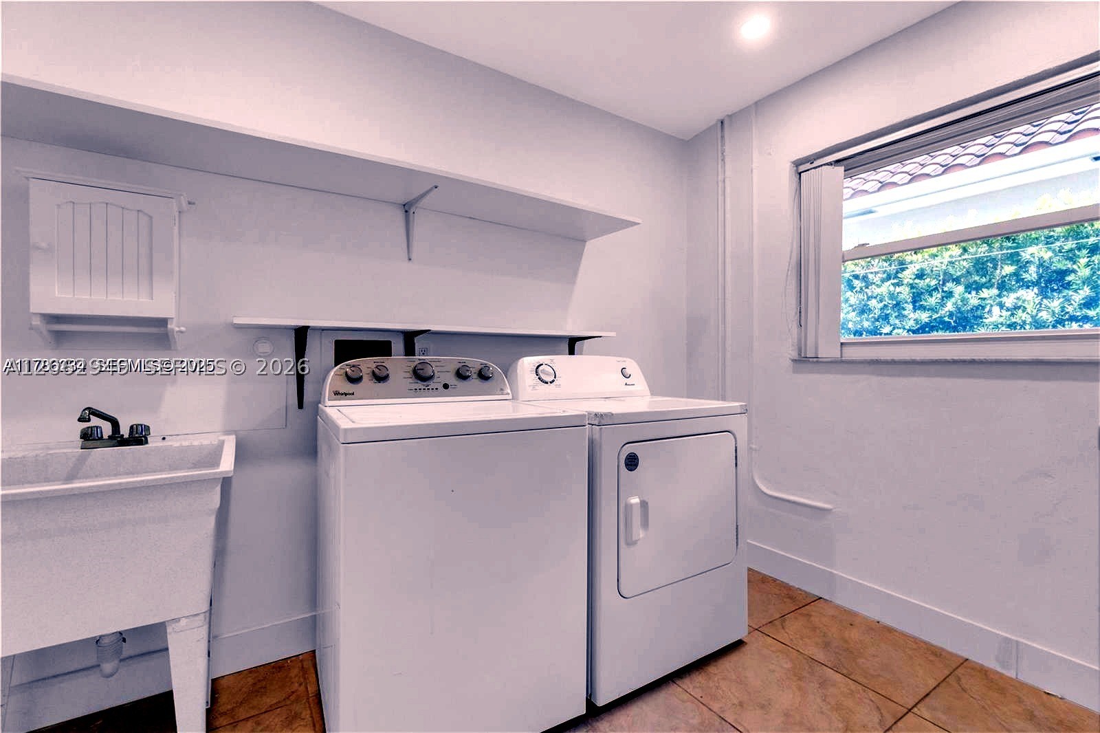 806 NE 4th St, Hallandale Beach FL 33009