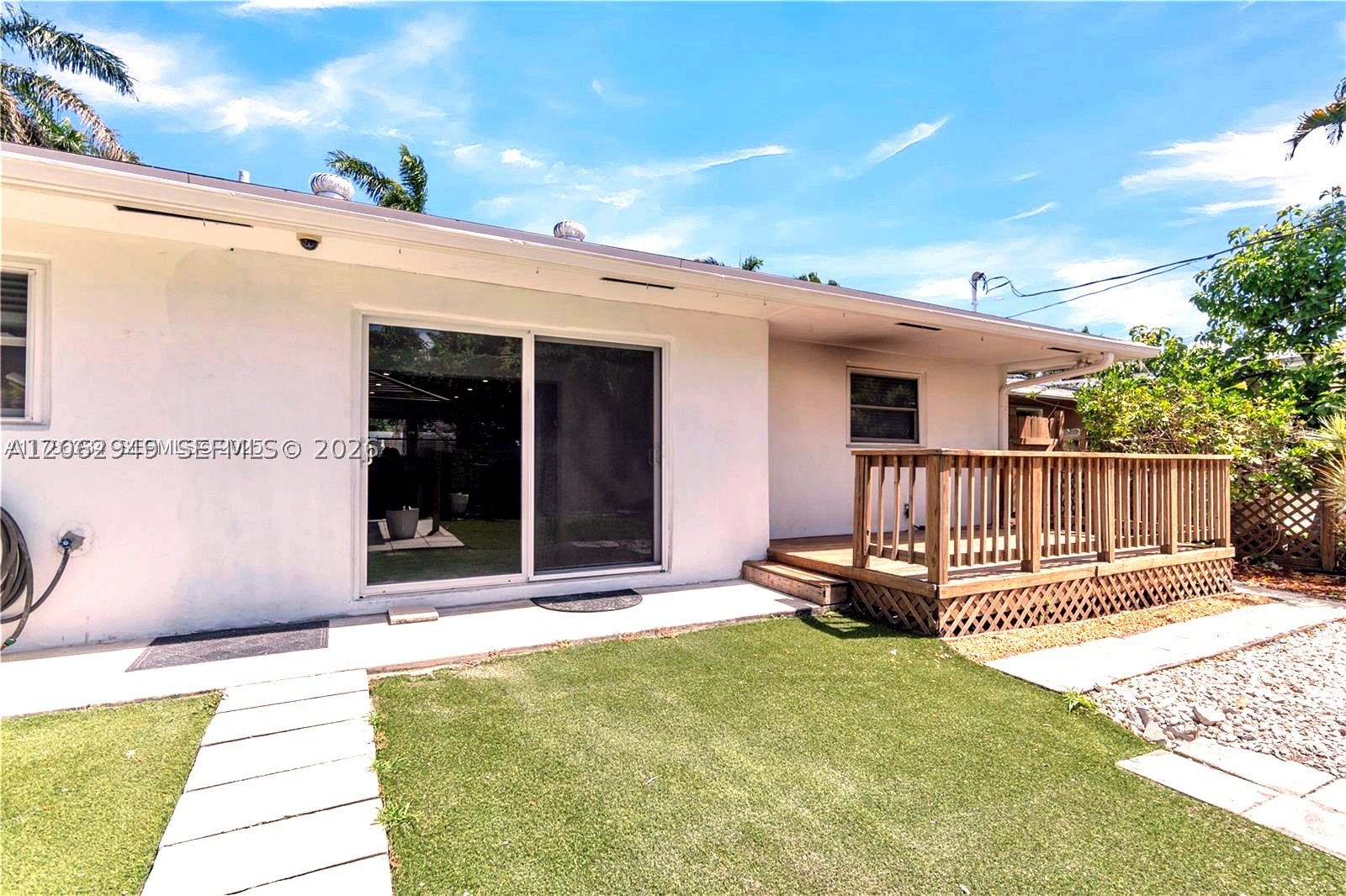 806 NE 4th St, Hallandale Beach FL 33009