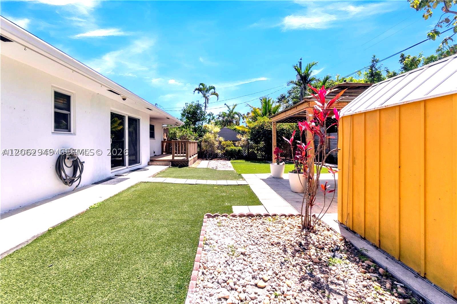 806 NE 4th St, Hallandale Beach FL 33009
