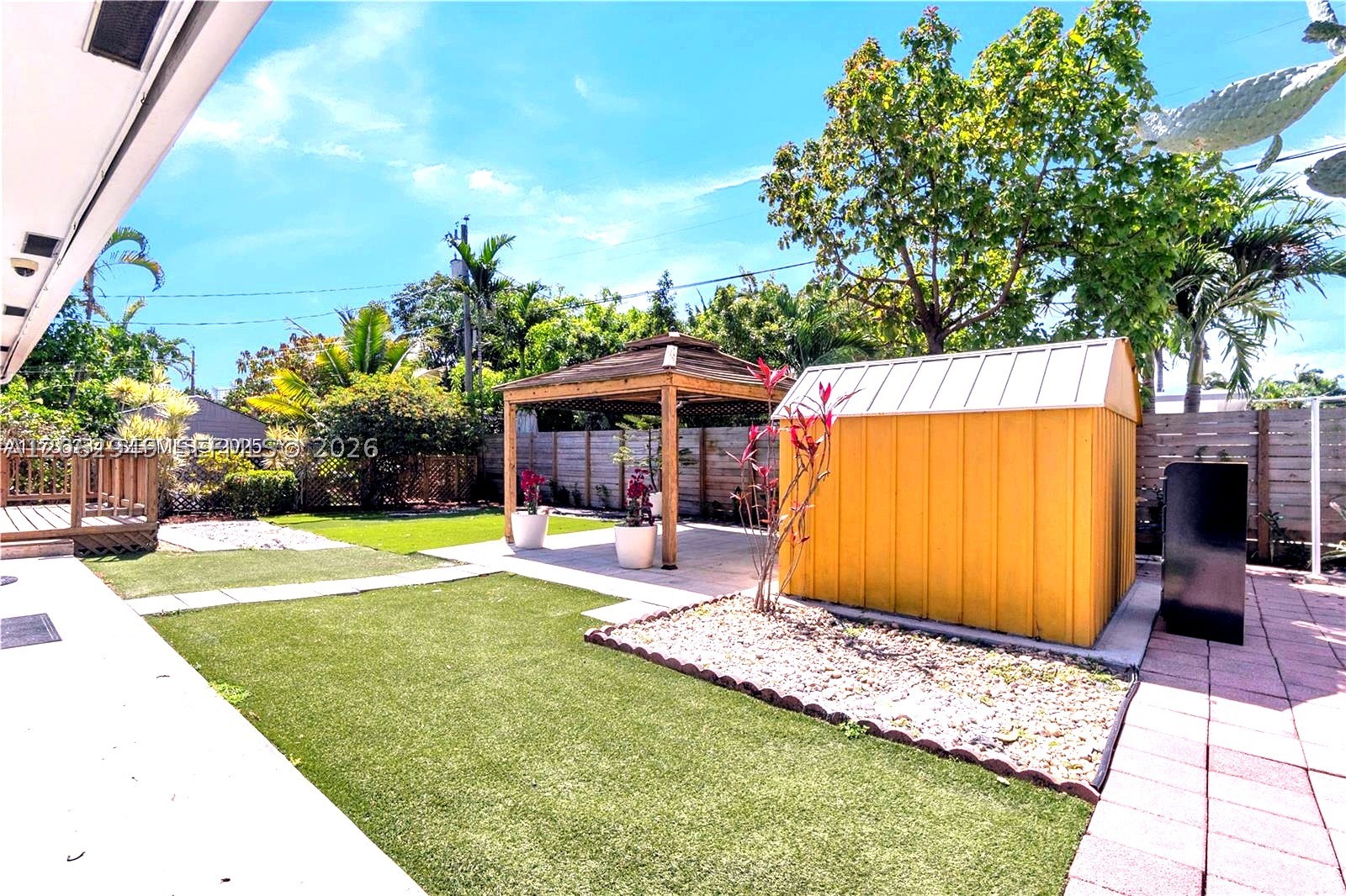 806 NE 4th St, Hallandale Beach FL 33009
