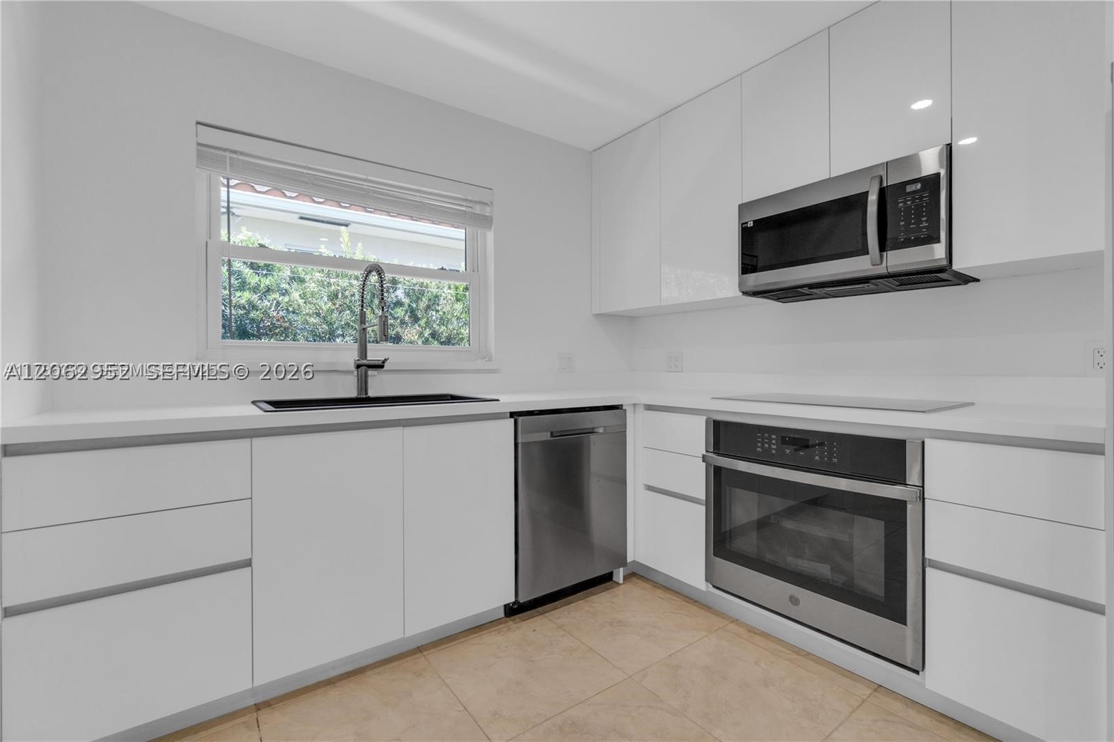 806 NE 4th St #., Hallandale Beach FL 33009
