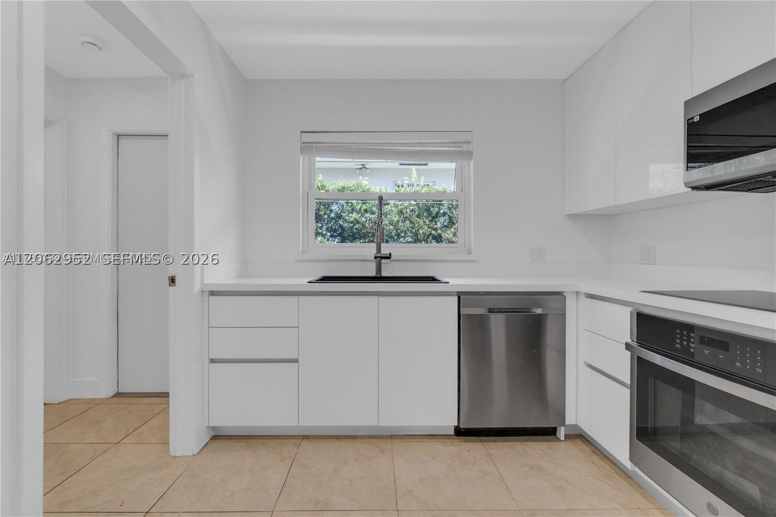 806 NE 4th St #., Hallandale Beach FL 33009