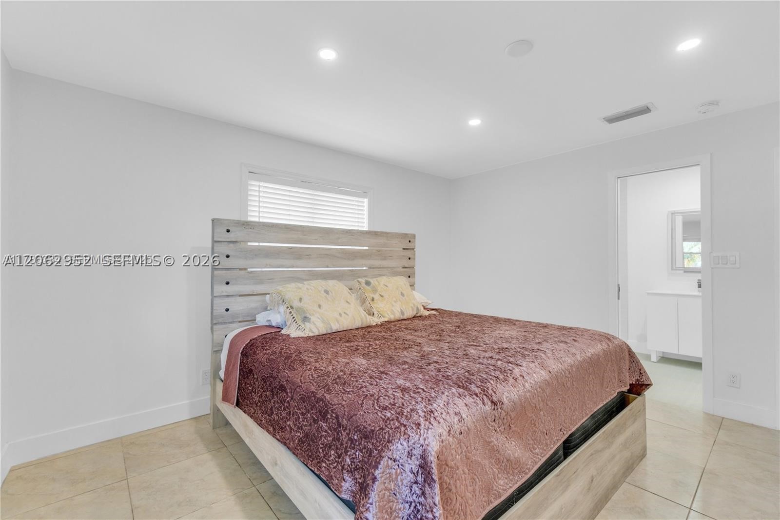 806 NE 4th St #., Hallandale Beach FL 33009