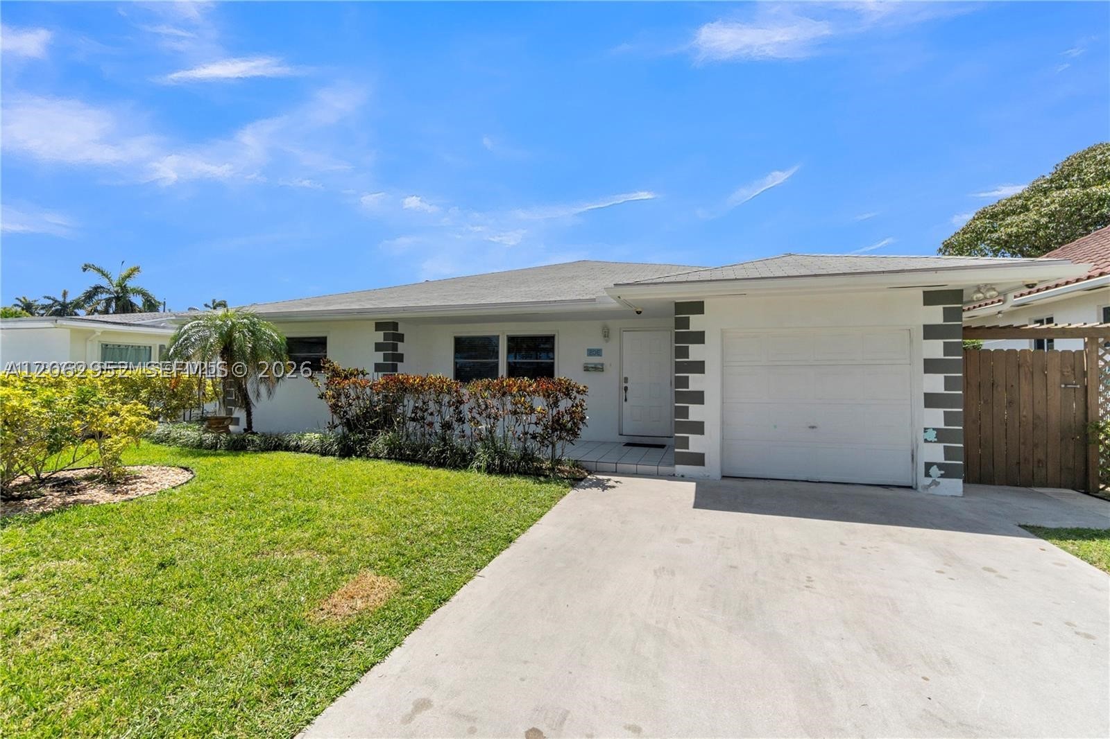 806 NE 4th St #., Hallandale Beach FL 33009