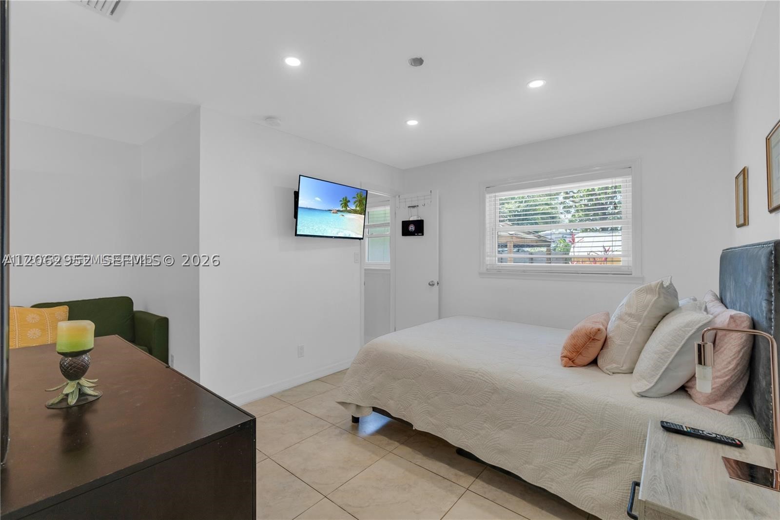 806 NE 4th St #., Hallandale Beach FL 33009