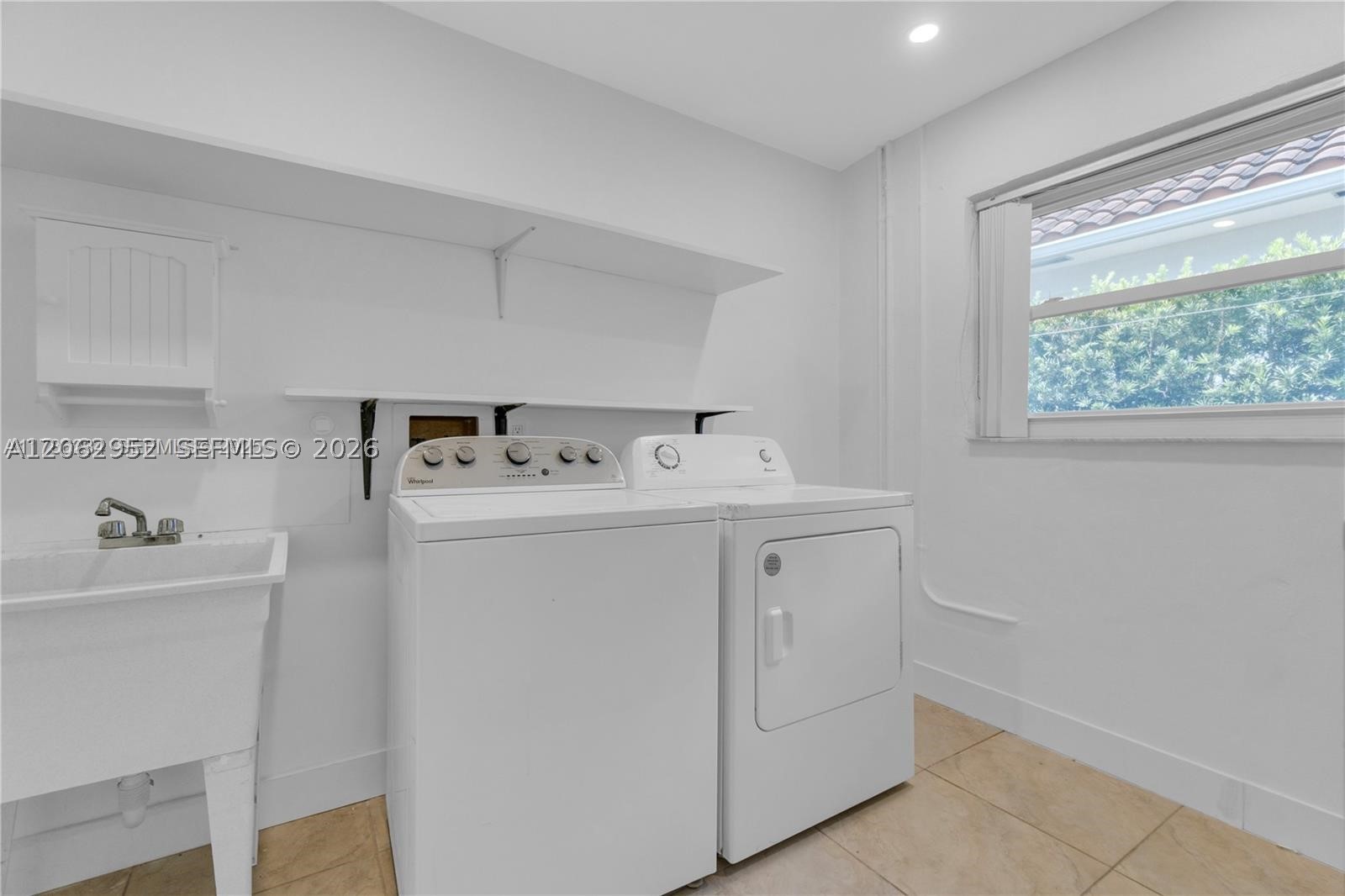 806 NE 4th St #., Hallandale Beach FL 33009