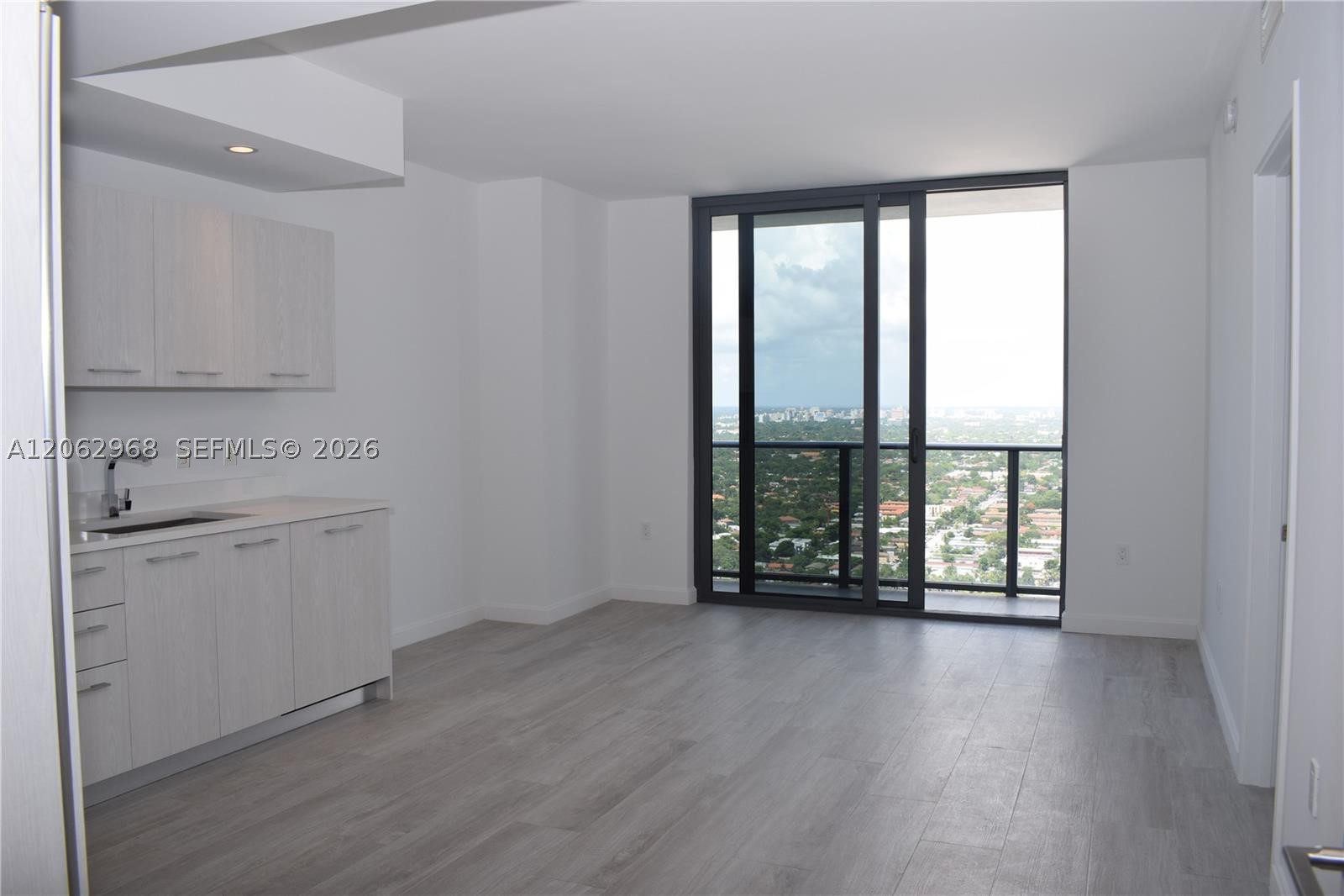55 SW 9th St #3507, Miami FL 33130