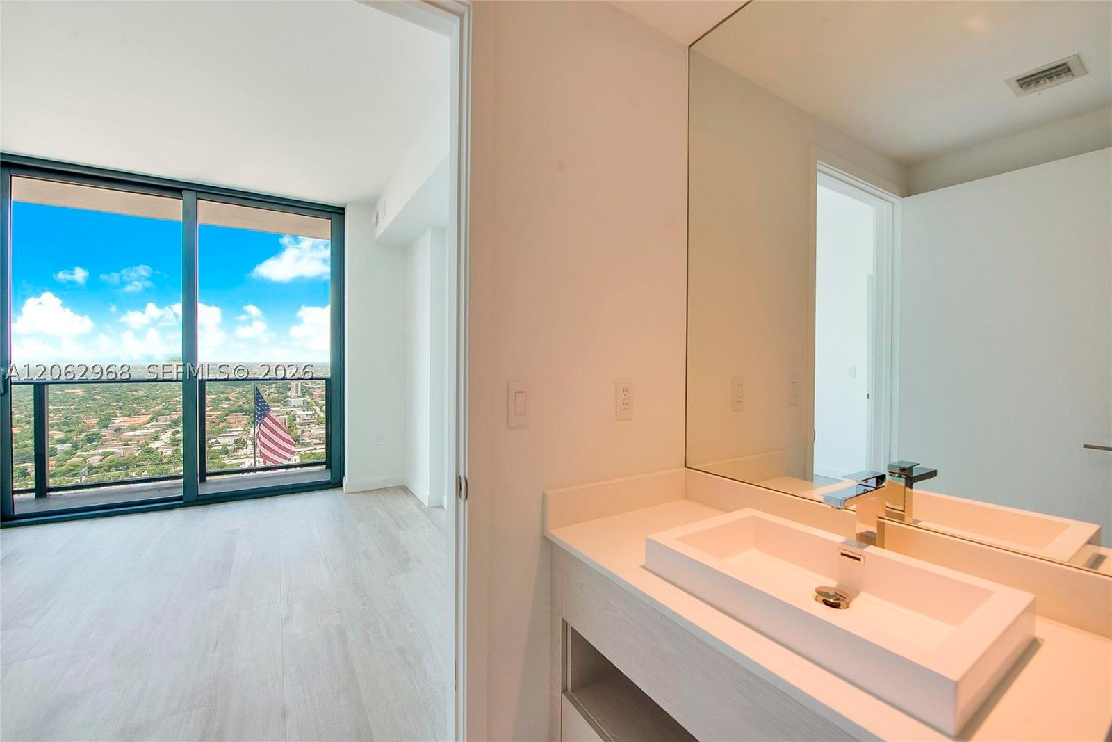 55 SW 9th St #3507, Miami FL 33130