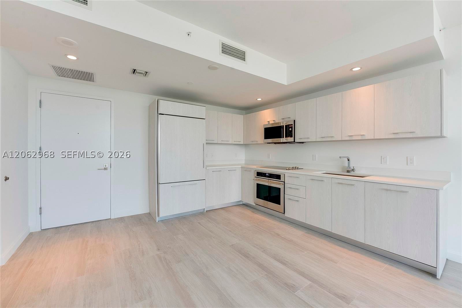 55 SW 9th St #3507, Miami FL 33130