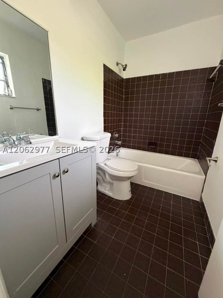 4045 SW 68th Way #5-I, Miramar FL 33023