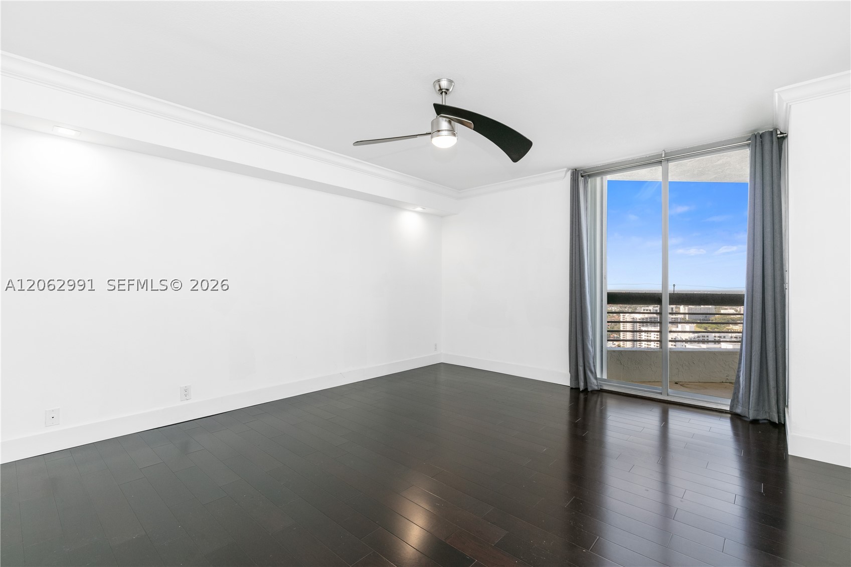 3500 Mystic Pointe Dr #3702, Aventura FL 33180