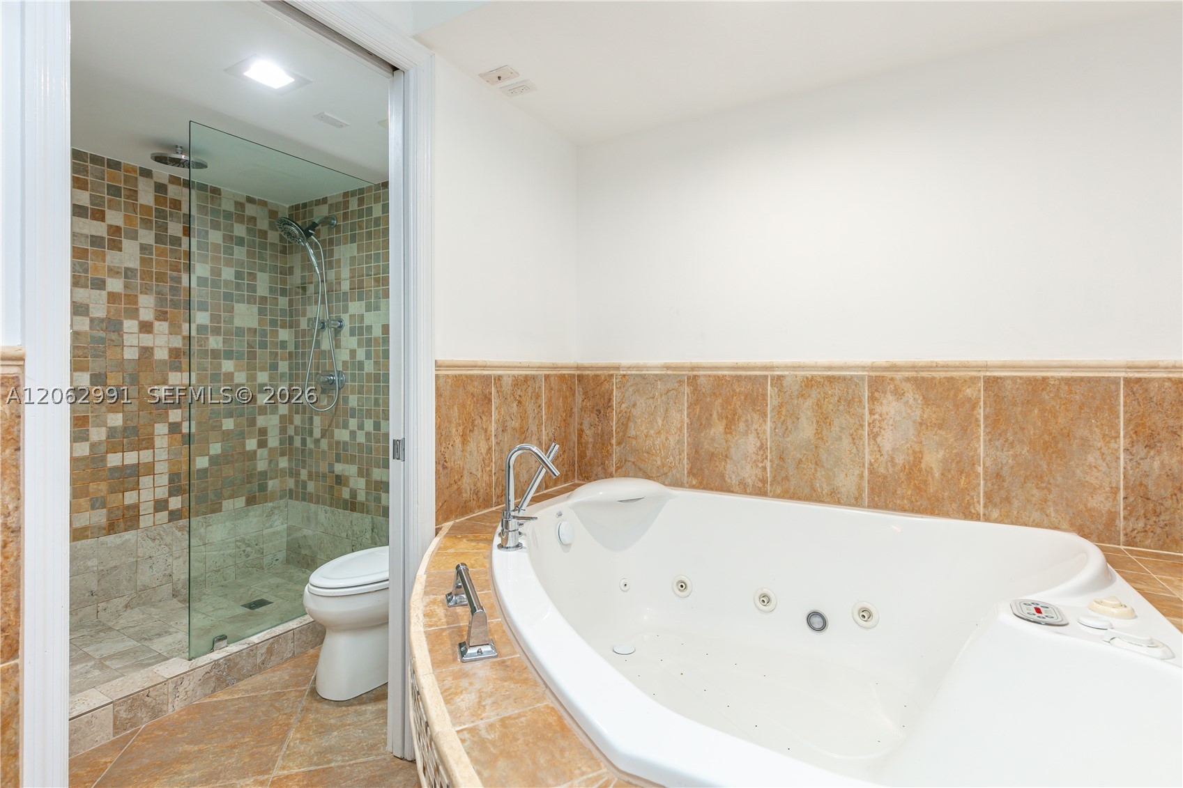 3500 Mystic Pointe Dr #3702, Aventura FL 33180