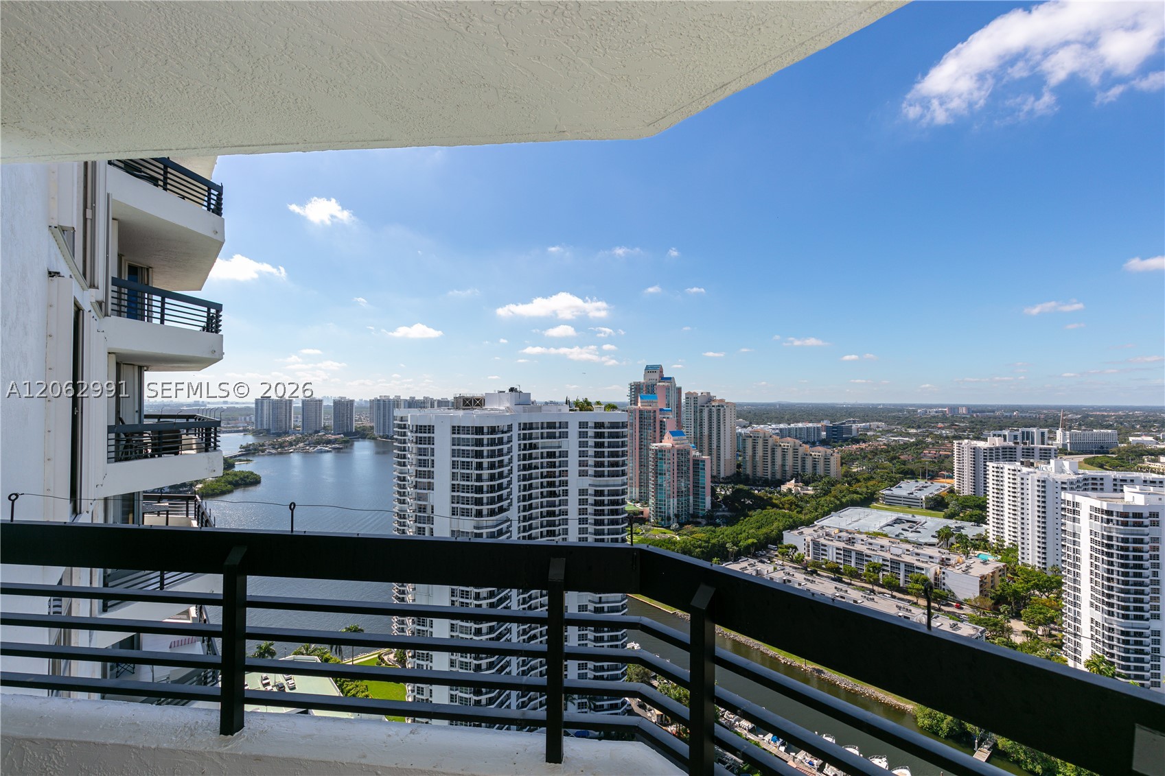 3500 Mystic Pointe Dr #3702, Aventura FL 33180