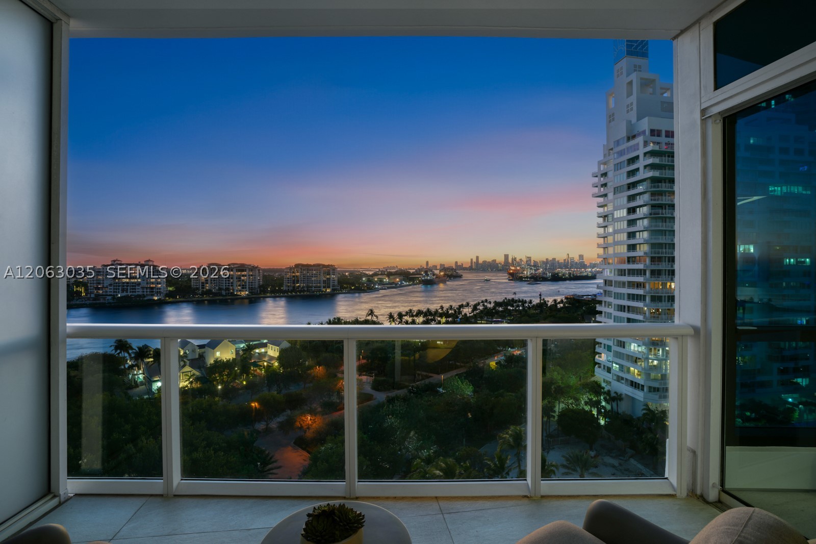 100 S Pointe Dr #1201/1202, Miami Beach FL 33139