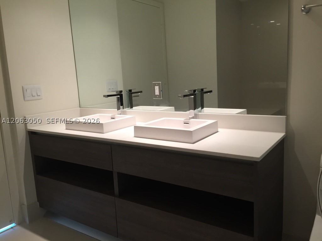 1100 S MIAMI AV #3902, Miami FL 33130