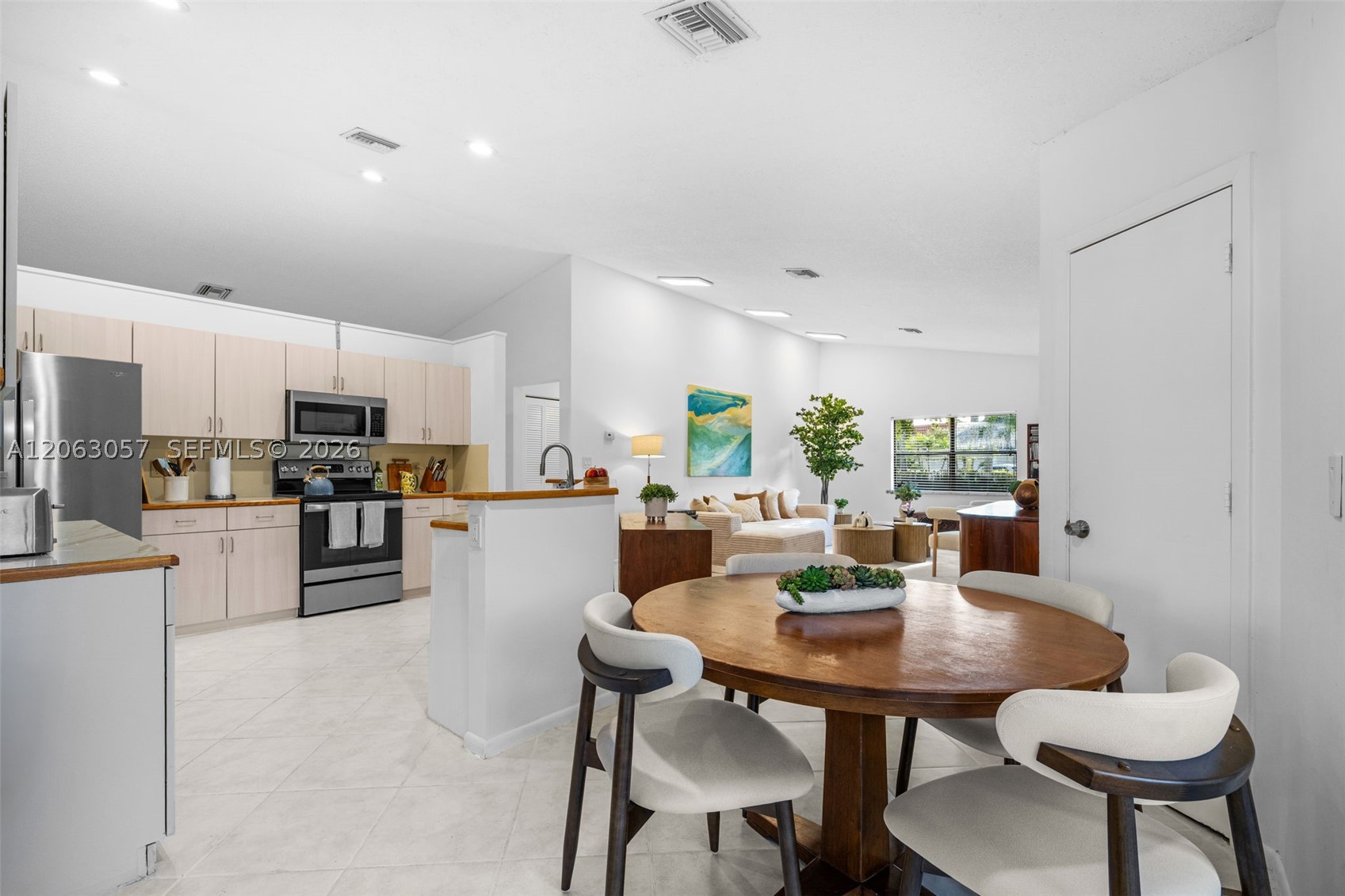 8308 NW 74th St, Tamarac FL 33321