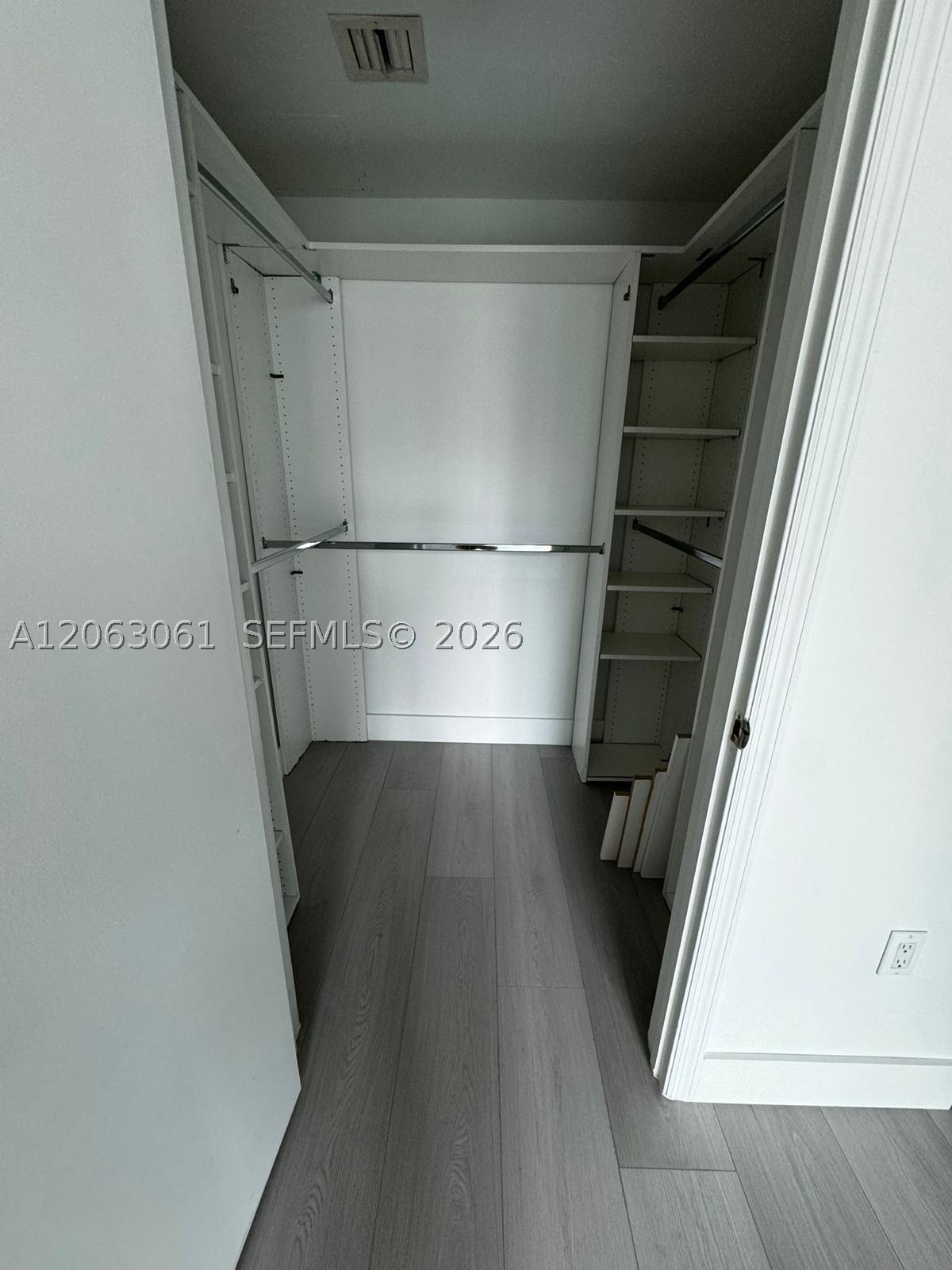 500 Brickell Ave #1207, Miami FL 33131