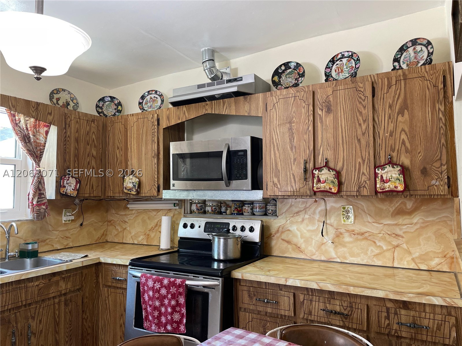 1085 NW 26th St, Miami FL 33127