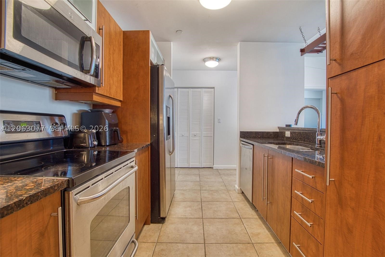 7355 SW 89th St #425N, Miami FL 33156