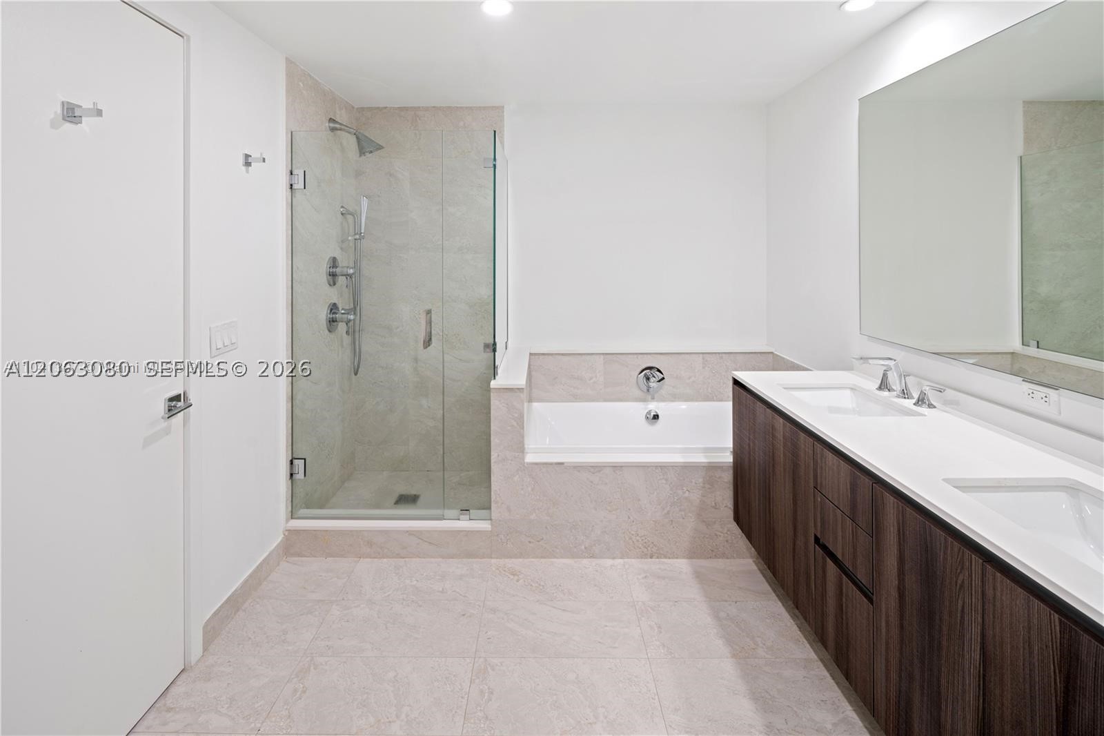 488 NE 18th St #3900, Miami FL 33132
