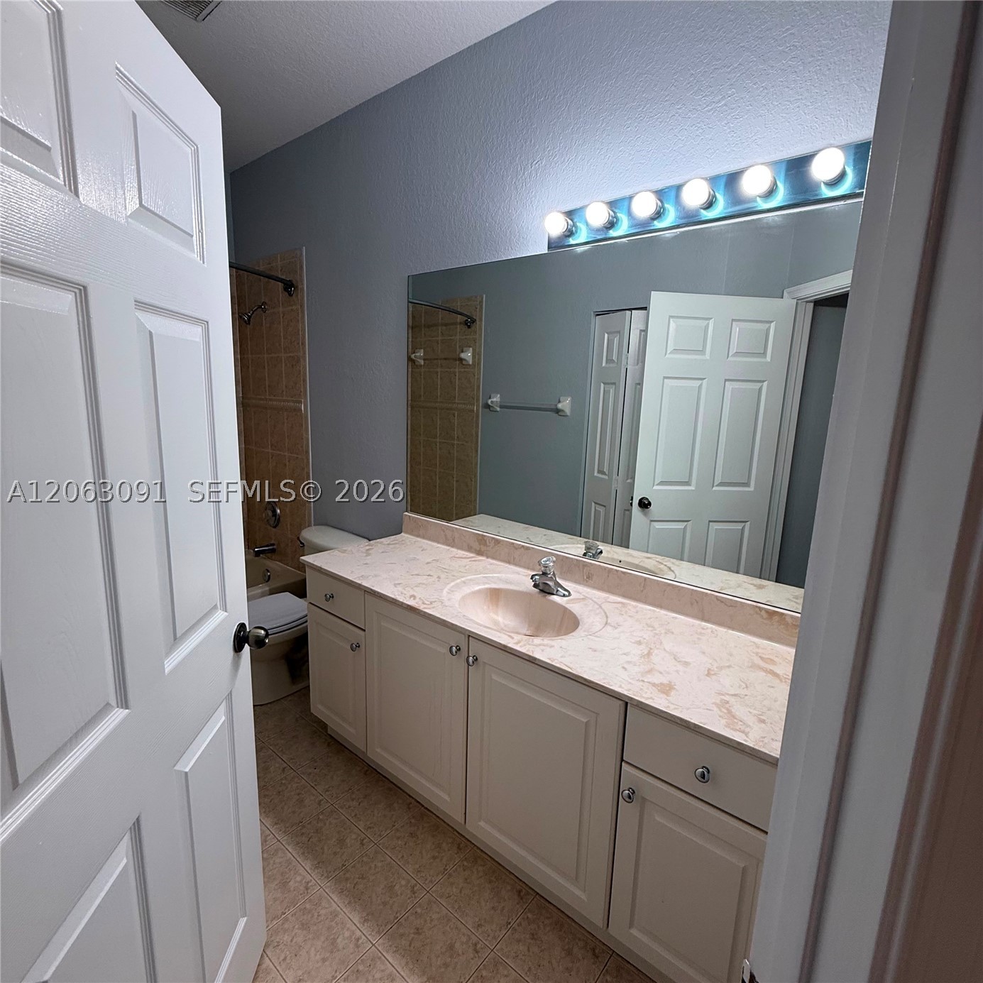 8811 S ISLES CR #8811, Tamarac FL 33321