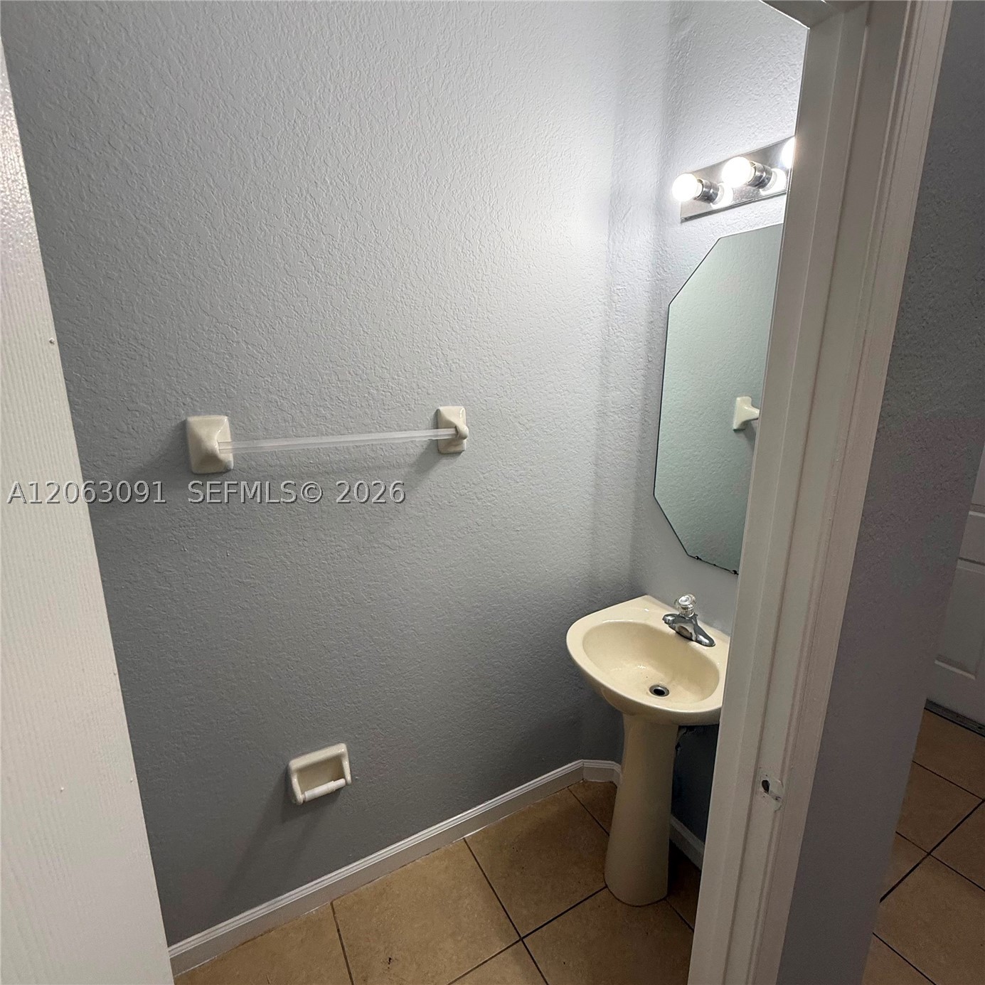 8811 S ISLES CR #8811, Tamarac FL 33321