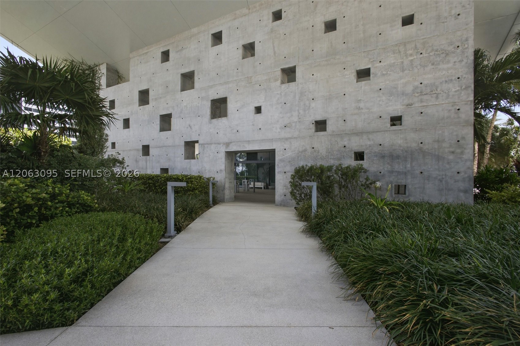 88 SW 7th St #2307, Miami FL 33130
