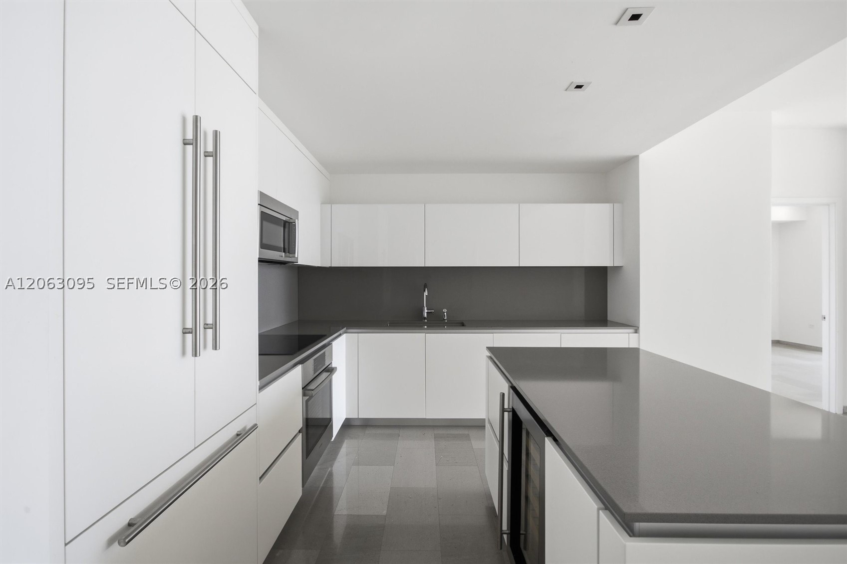 88 SW 7th St #2307, Miami FL 33130
