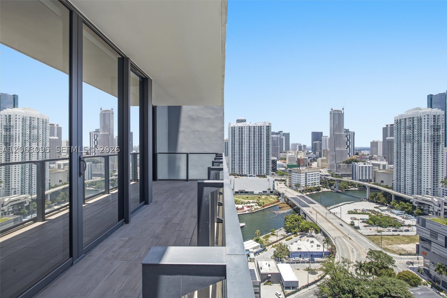 88 SW 7th St #2307, Miami FL 33130